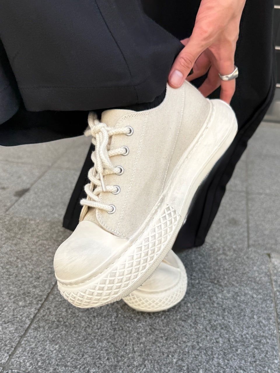 受注制【Chikashitsu +】volume toe canvas sneaker (2color)