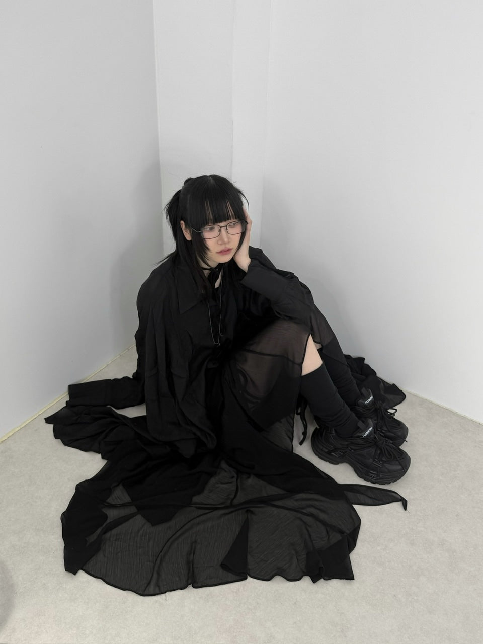 国際配送【Nerd out XU】asymmetry long sheer shirt