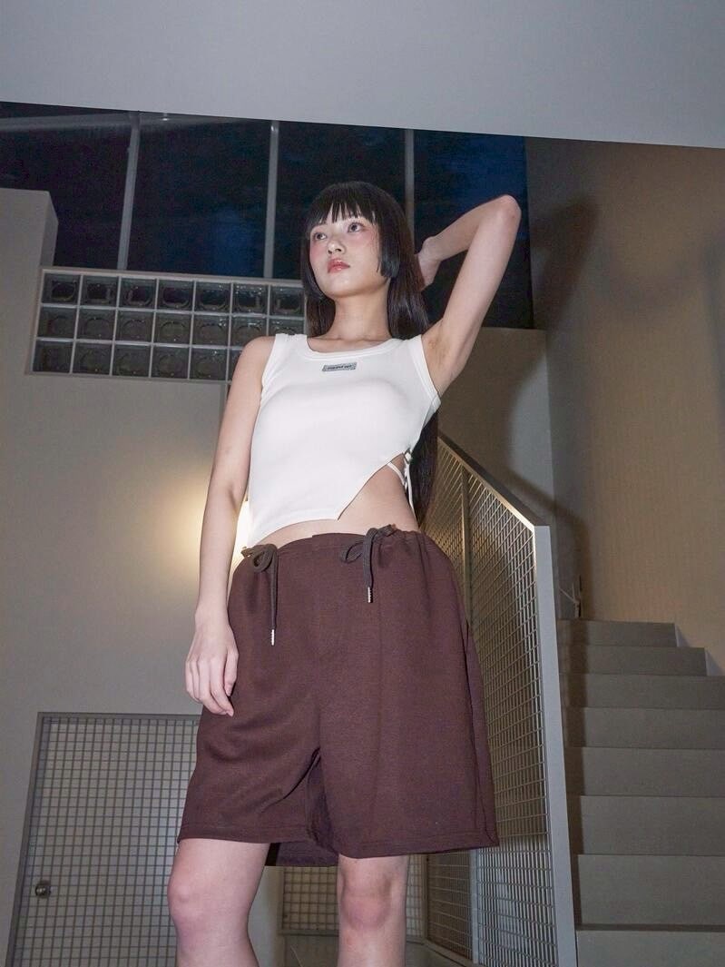 【ODDONEOUT】SIDE BUCKLE SLIT TOP