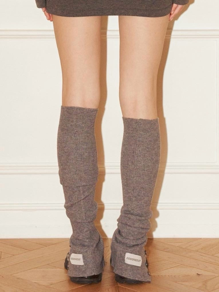 【ODDONEOUT】BUTTON SLIT KNIT LEG WARMER