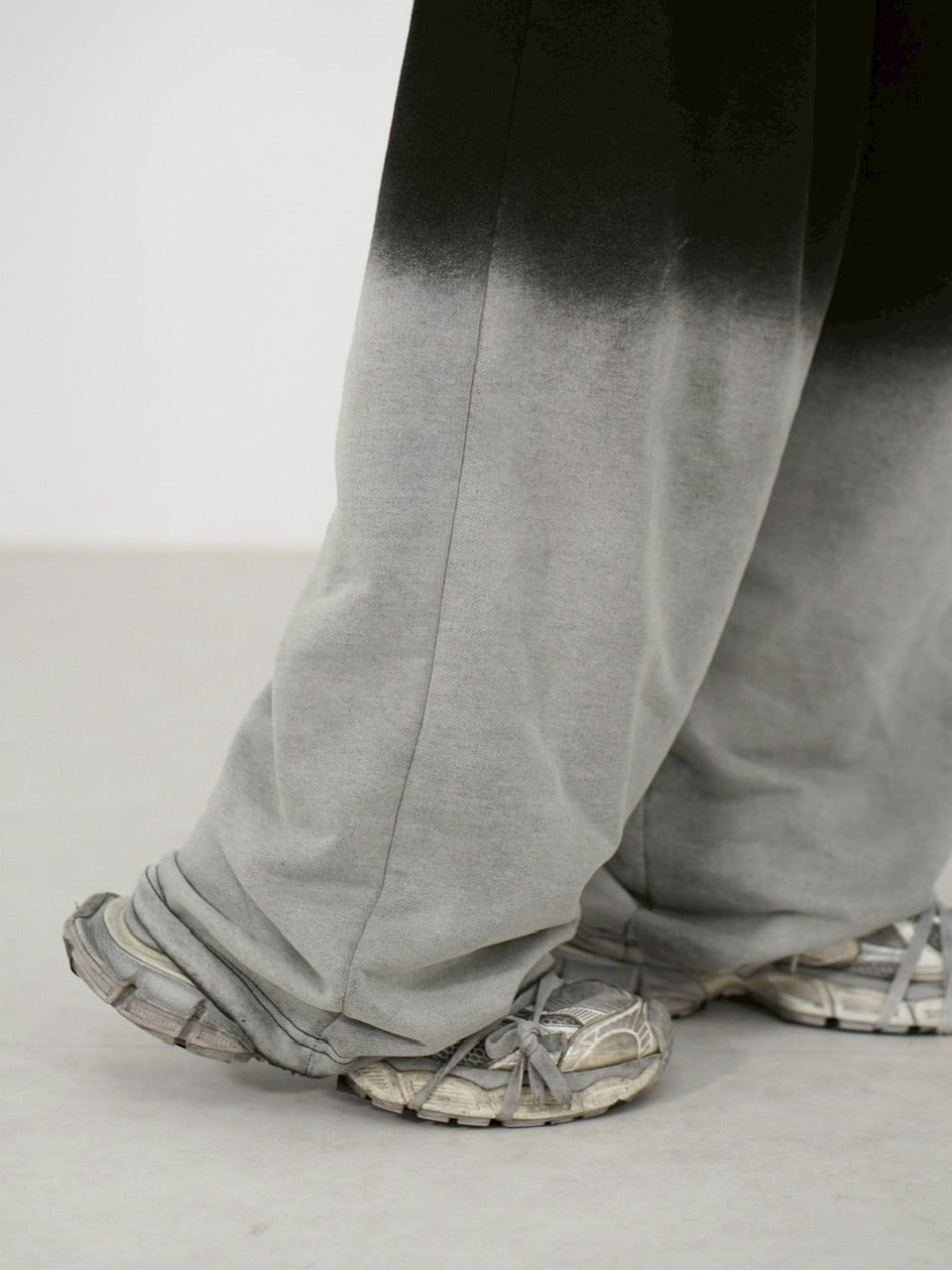 受注制【Chikashitsu +】gradation drawstring sweat pants / 【チカシツプラス】グラデーションドローコードスウェットパンツ