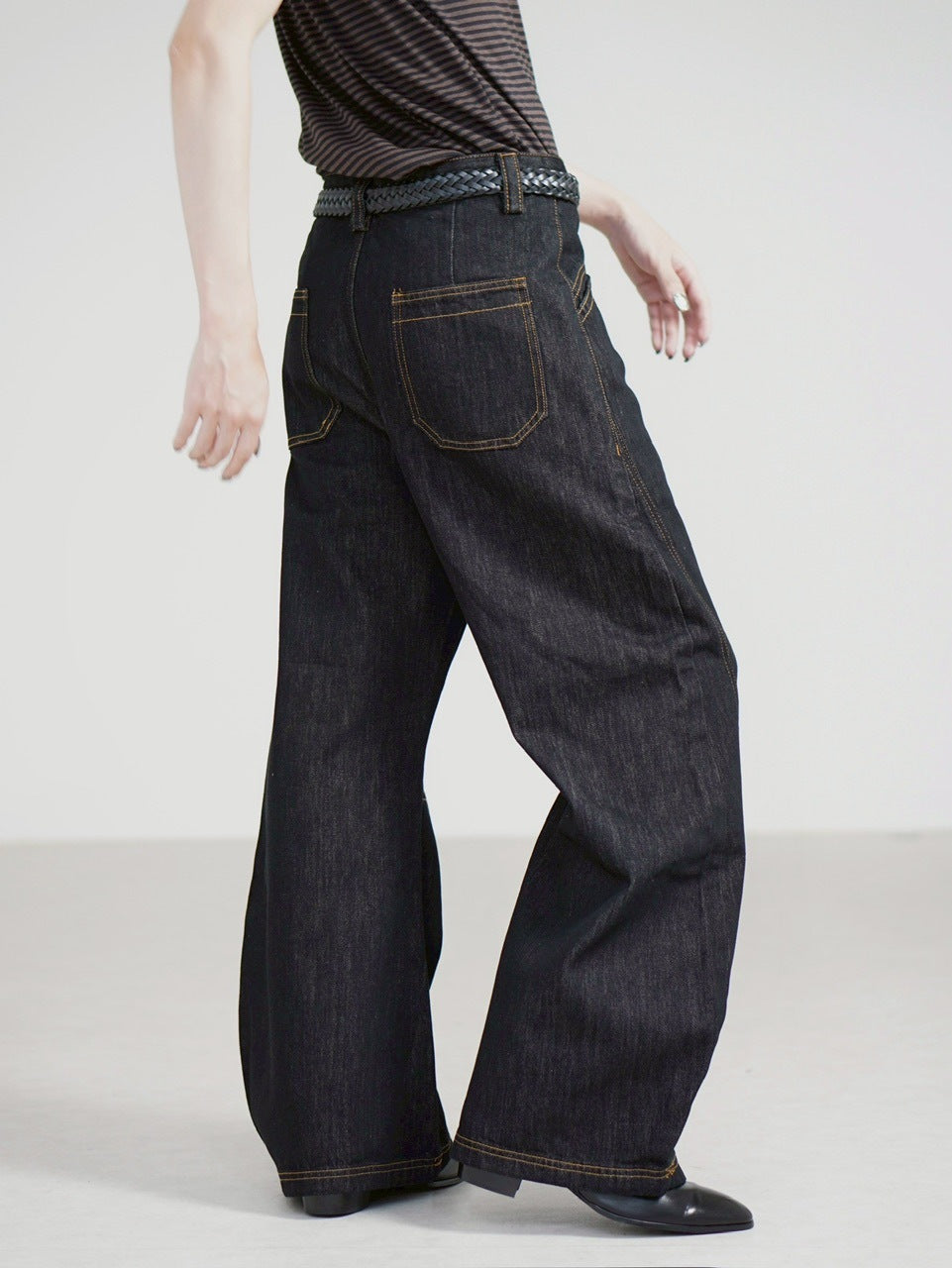 受注制【Chikashitsu +】lilting stitch curve denim pants / 【チカシツプラス】リルティングステッチカーブデニムパンツ