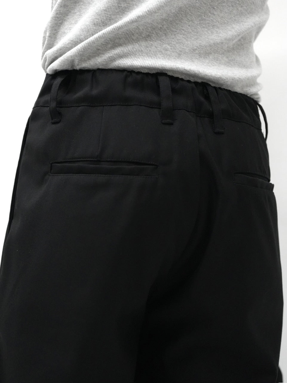 【CS】FLOW FIT DRAPE SLACKS(BLACK)
