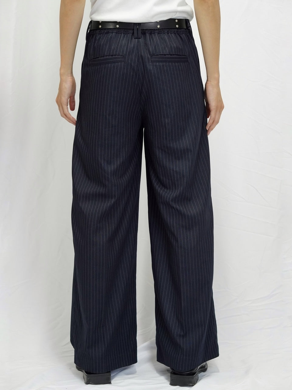 【CS】stripe cross tuck drape slacks (navy)