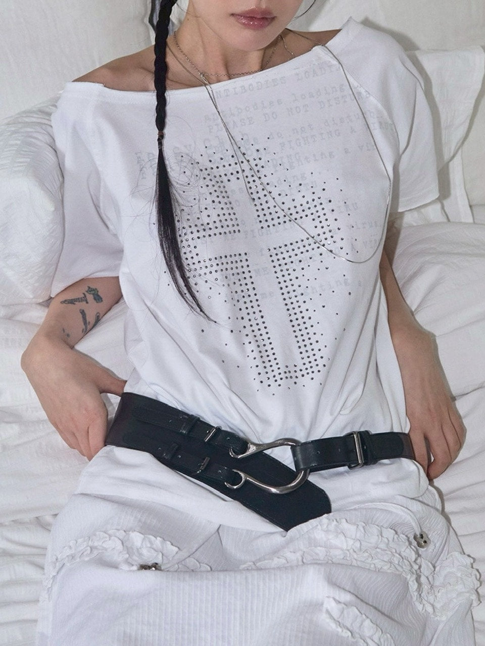 【FANCY CLUB】DIVINE CROSS ONE-SHOULDER TEE / 【ファンシークラブ】クロスワンショルダー半袖Tシャツ