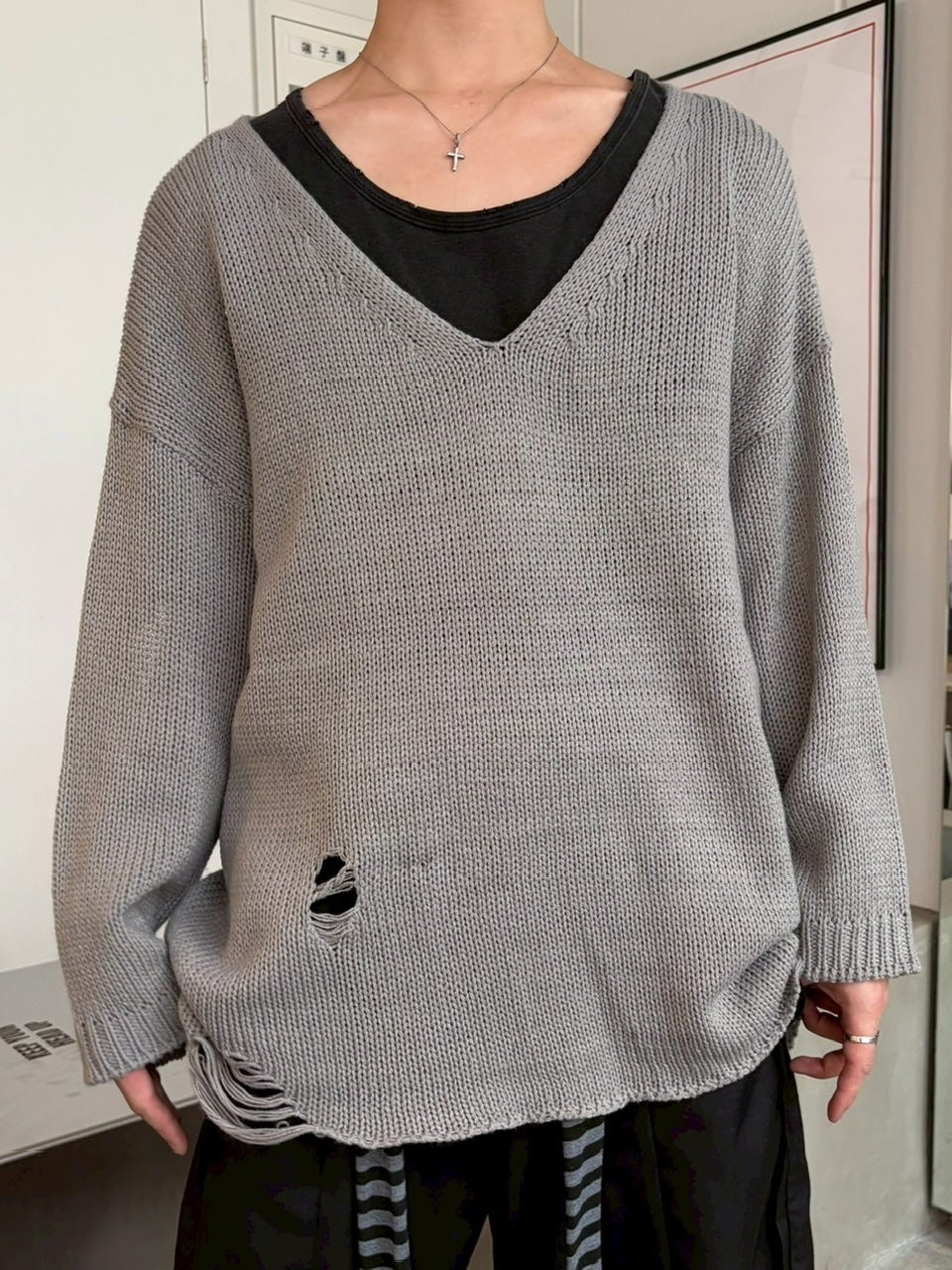 受注制【LUV CODE】v neck damage knit (2color)