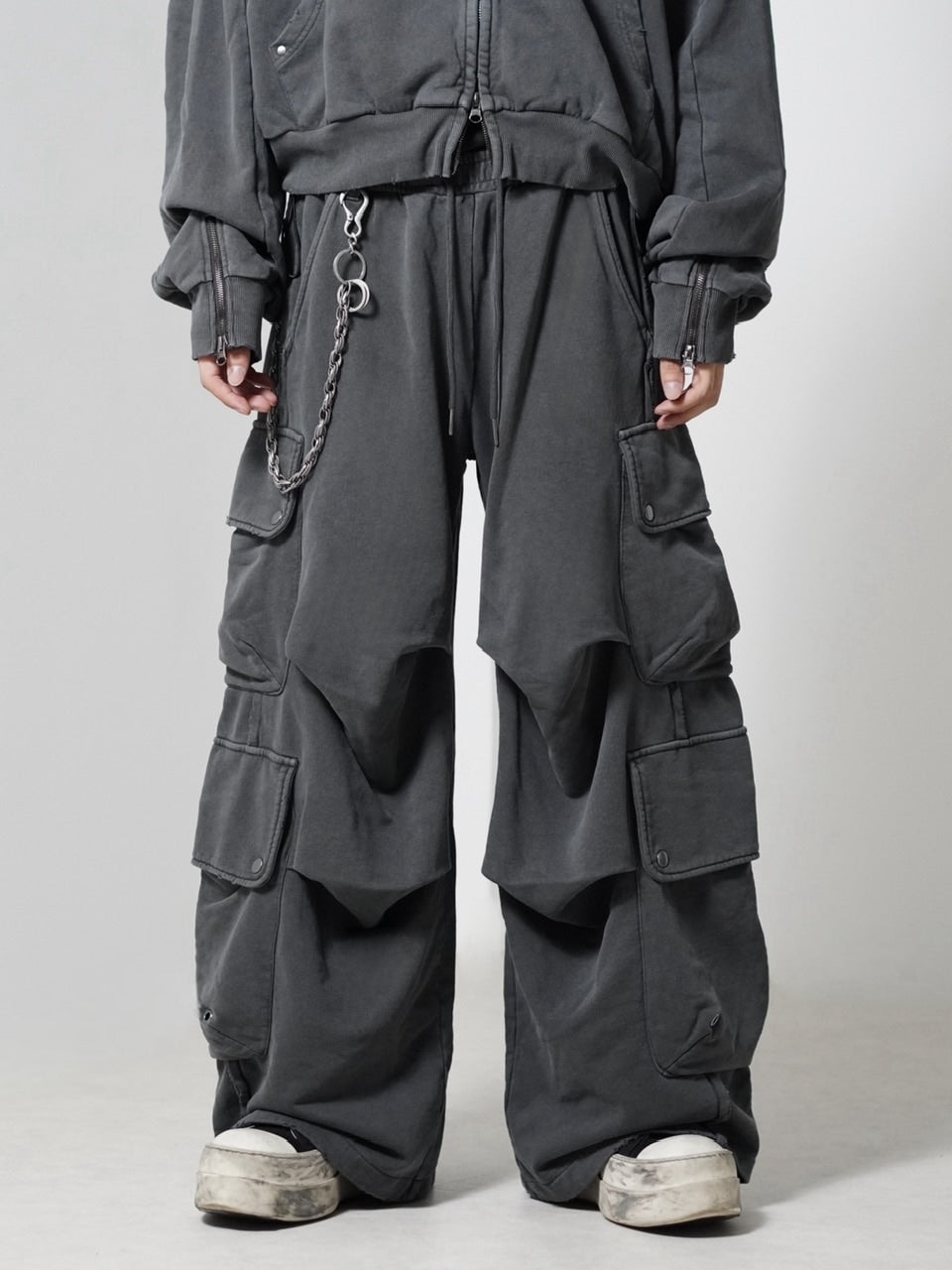 【CHIKASHITSU PLUS HIGH】4 pocket dirty wash sweat cargo pants (charcoal) / 【チカシツプラスハイ】マルチポケットダーティーウォッシュスウェットカーゴパンツ
