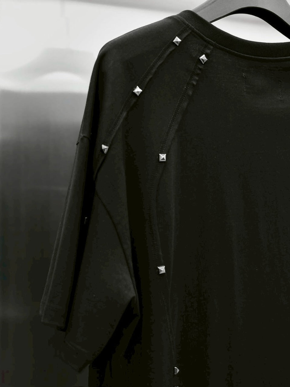 【RICH】Riveted Cross Over T-shirt / 【リッチ】リベットクロスオーバーサイズ半袖Tシャツ