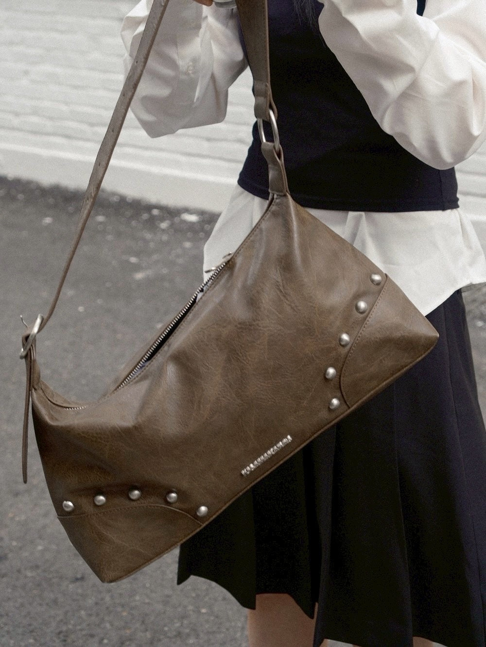 【IUGAMAKARAS】Studded Hobo Bag