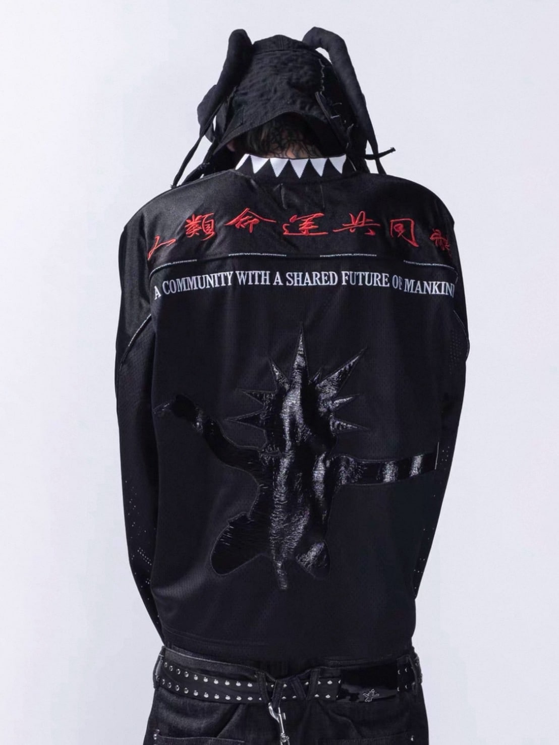 【F.V.V.O】33 Padded Shoulder V-Neck Jersey / 【フリーワールドオーダー(エフヴィーヴィーオー)】ナンバーデザイン長袖Tシャツ