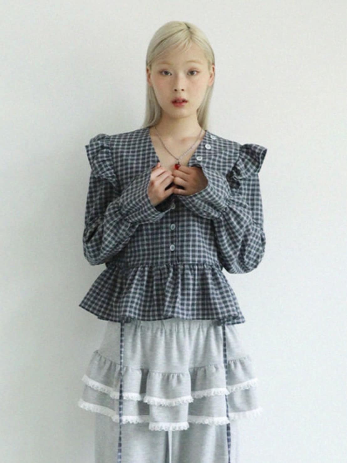 12/21 20:00 再販【Uglyshadow】BUTTON CHECK FRILL BLOUSE