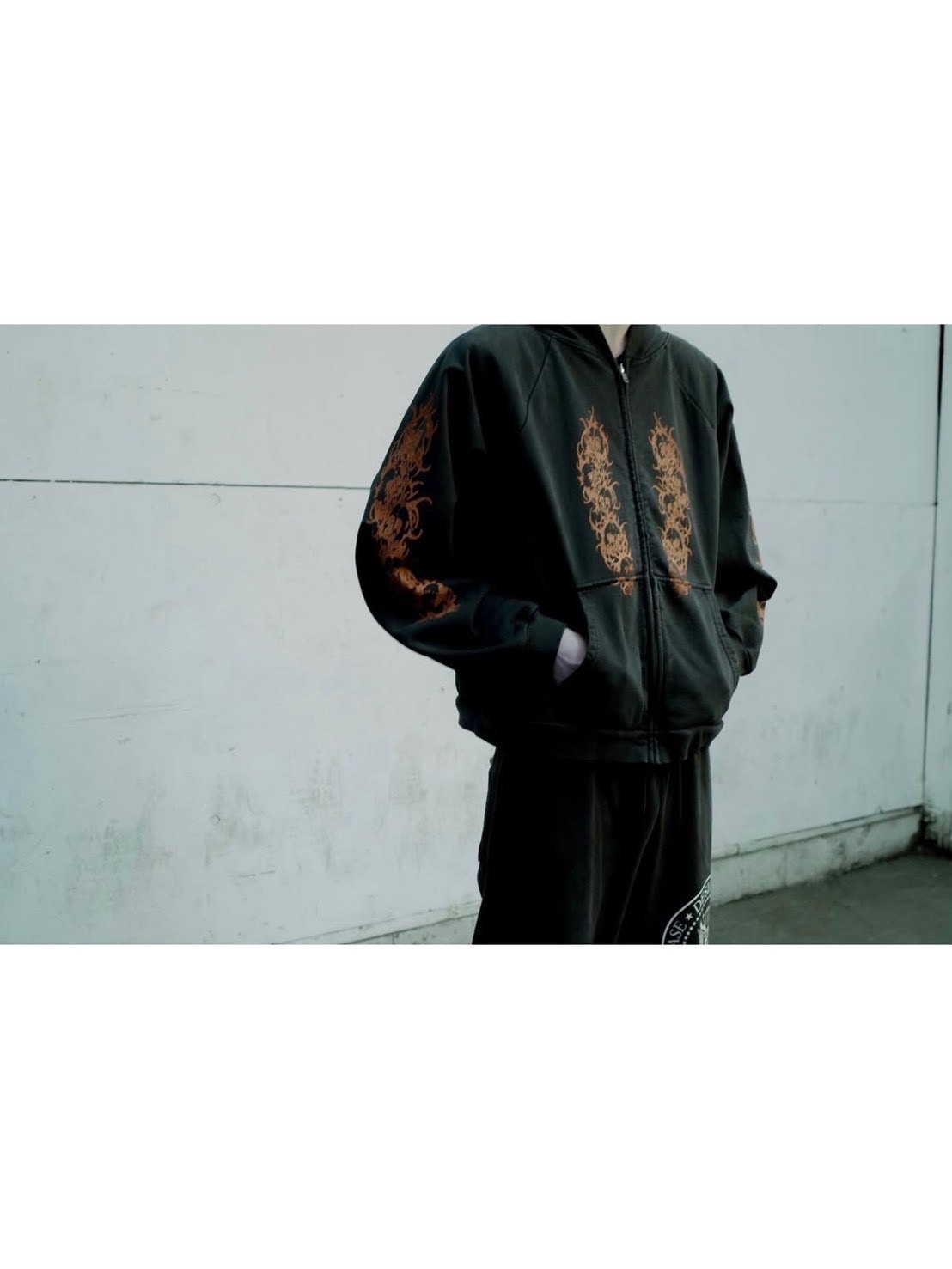 【BASKETCASE】AFFLICTED, zip-up hoodie / 【バスケットケース】インフェルノデザインポケットジップパーカー
