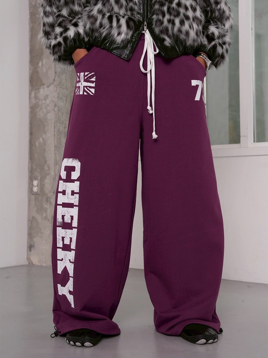 【ESC STUDIO】Lucky Cheeky sweat pants