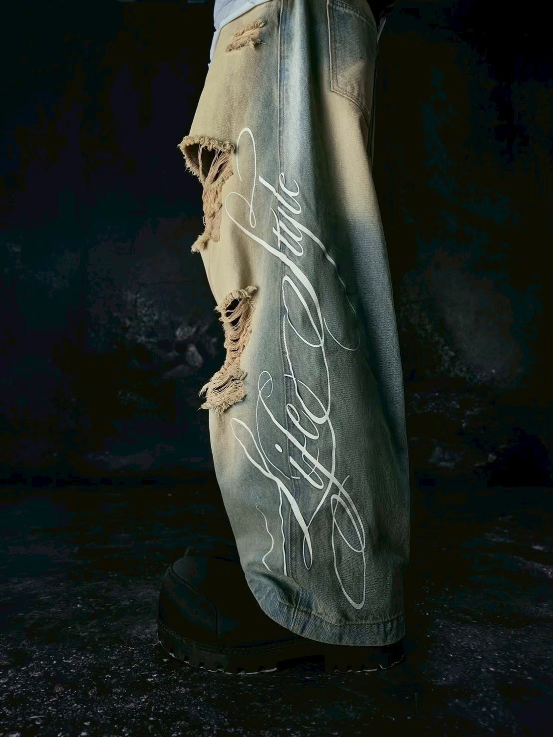 【Cozy world Wide】"LIFESTYLE" VINTAGE WAXED BAGGY JEANS / 【コージーワールドワイド】レタリングダメージウォッシュバギーデニムパンツ