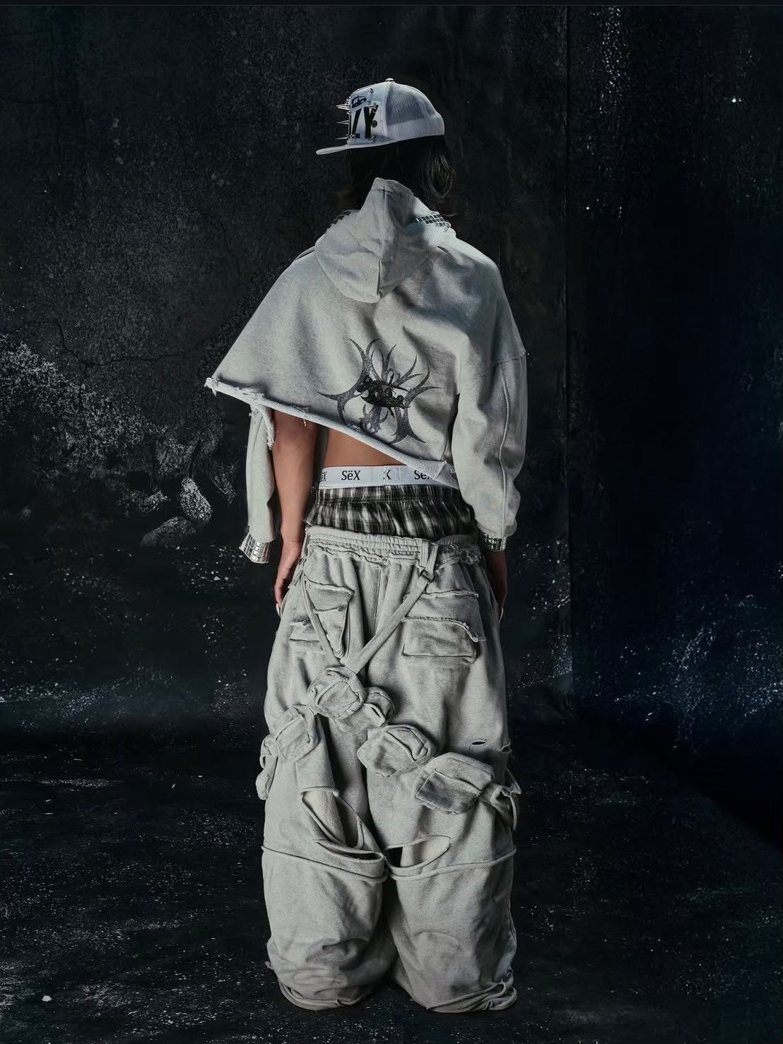 【Cozy world Wide】"BBY TECHBOI" MULTI POCKET SWEATPANTS / 【コージーワールドワイド】ポケットベルとダメージハーフパンツ