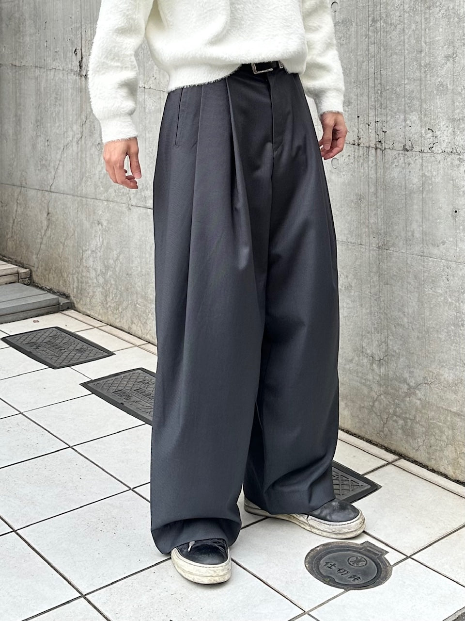 受注制【Chikashitsu +】two-tuck wide slacks / 【チカシツプラス】ツータックワイドスラックス (2color)