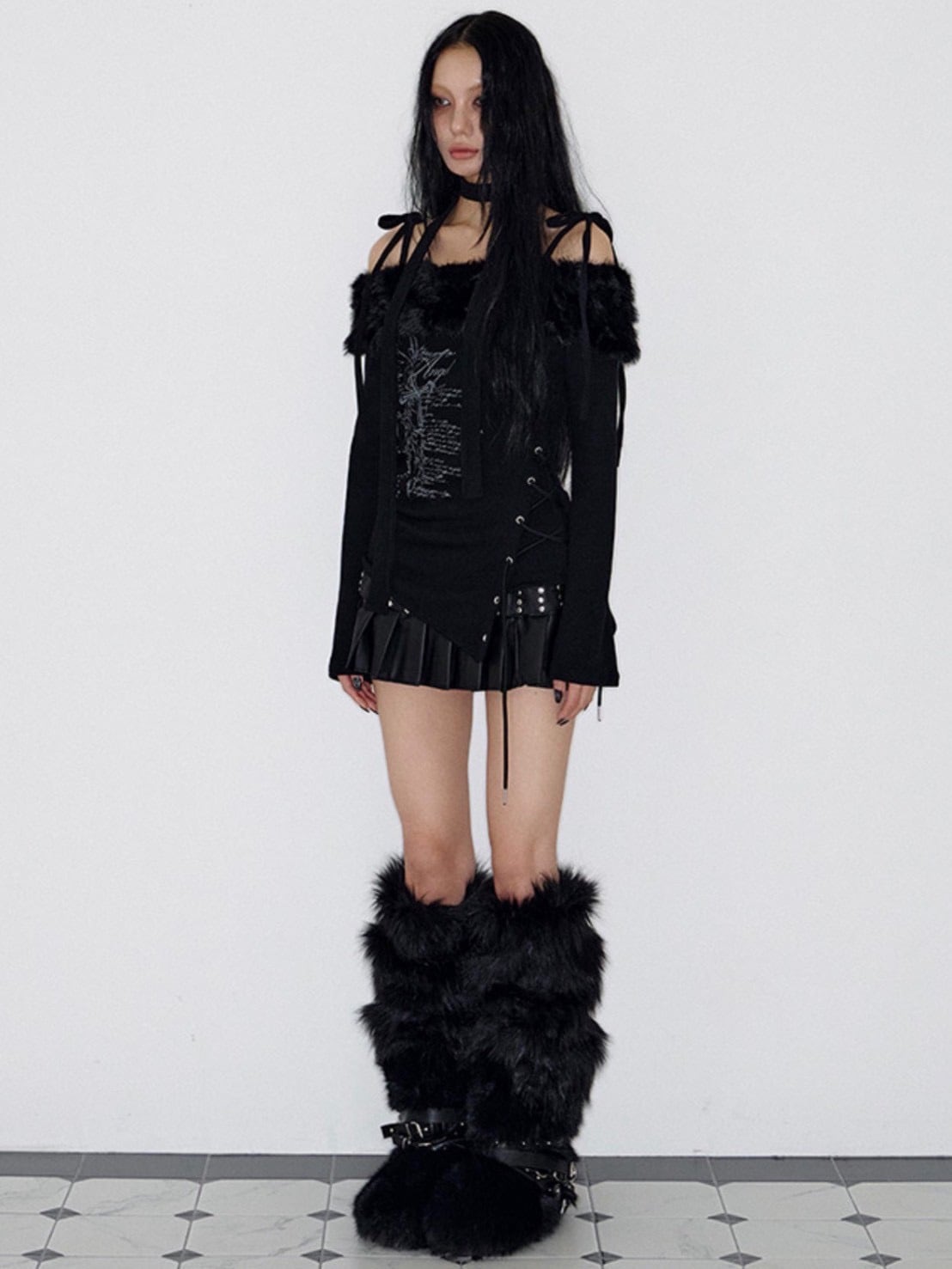 【NOT KNOWING】Fur Off Shoulder Lace Up Top