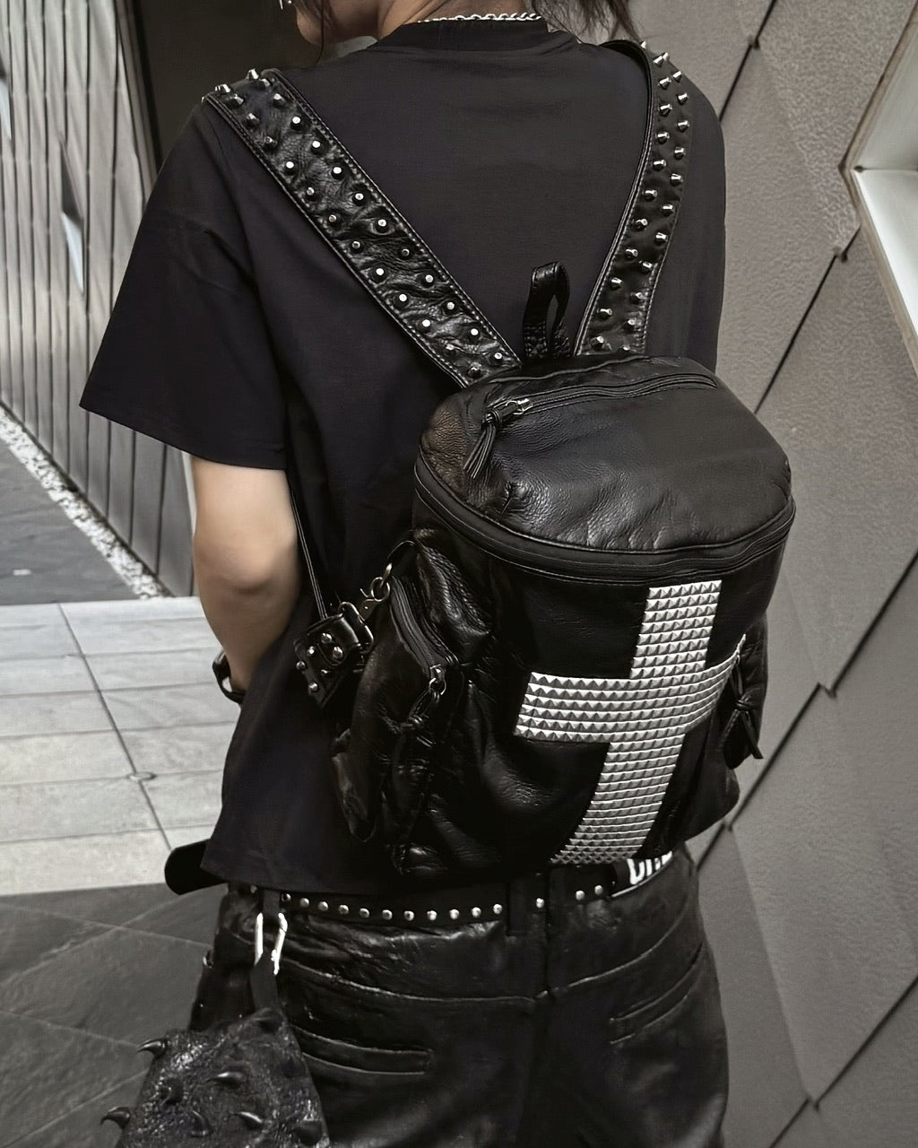 国際配送【Never mind the XU】STUDDED CROSS 2WAY BACKPACK