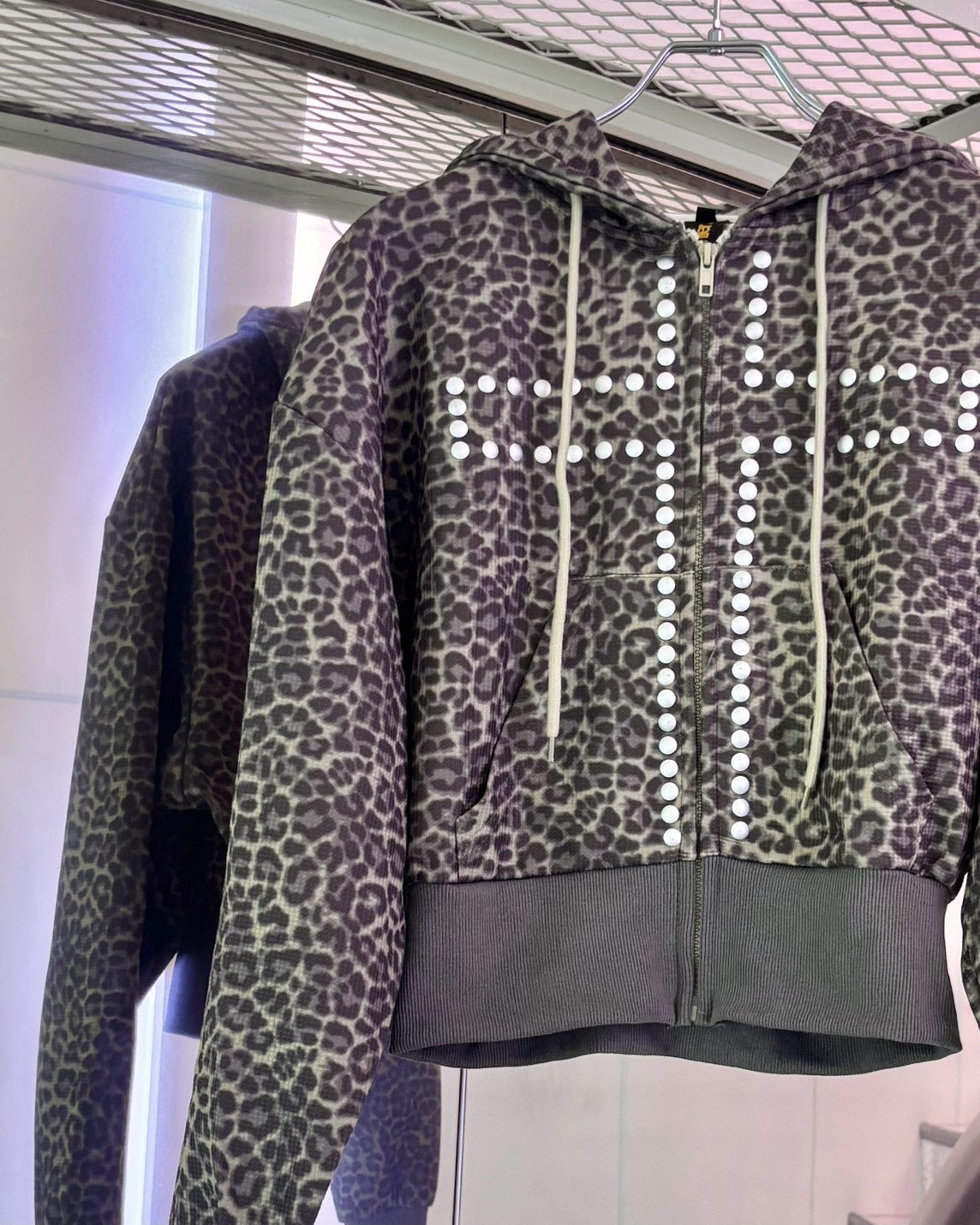 国際配送【BABY09】leopard cross hoodie