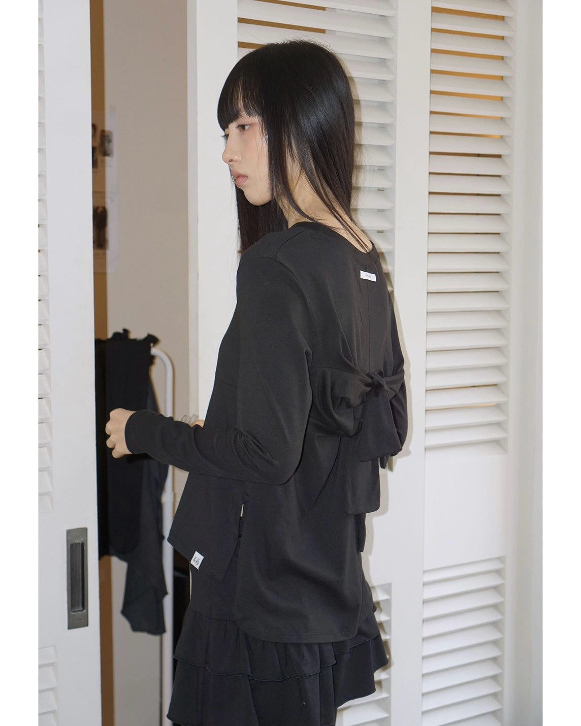 【Uglyshadow】BACK RIBBON T-SHIRT