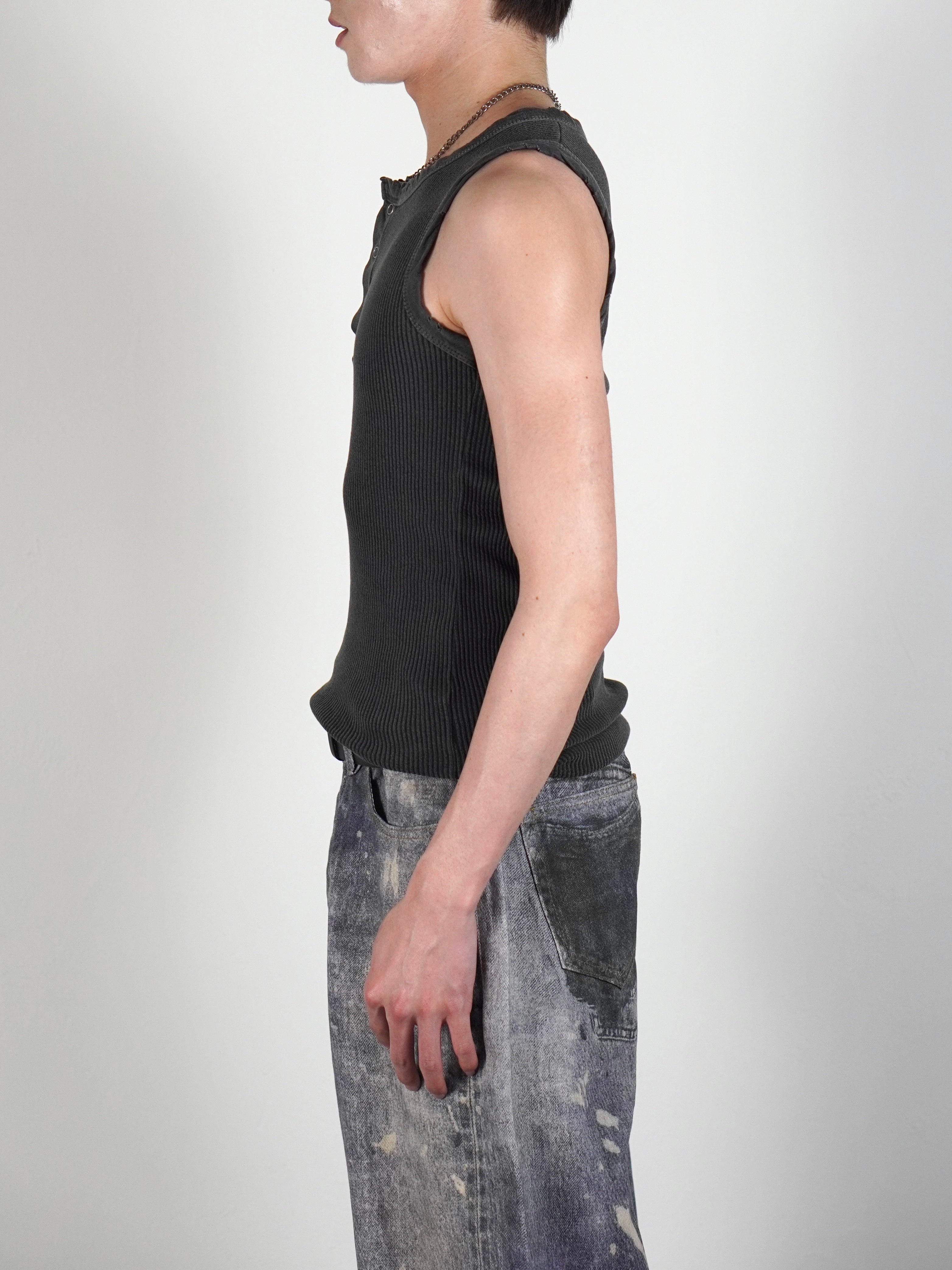 受注制【Chikashitsu +】pigment henley neck sleeveless (3color)
