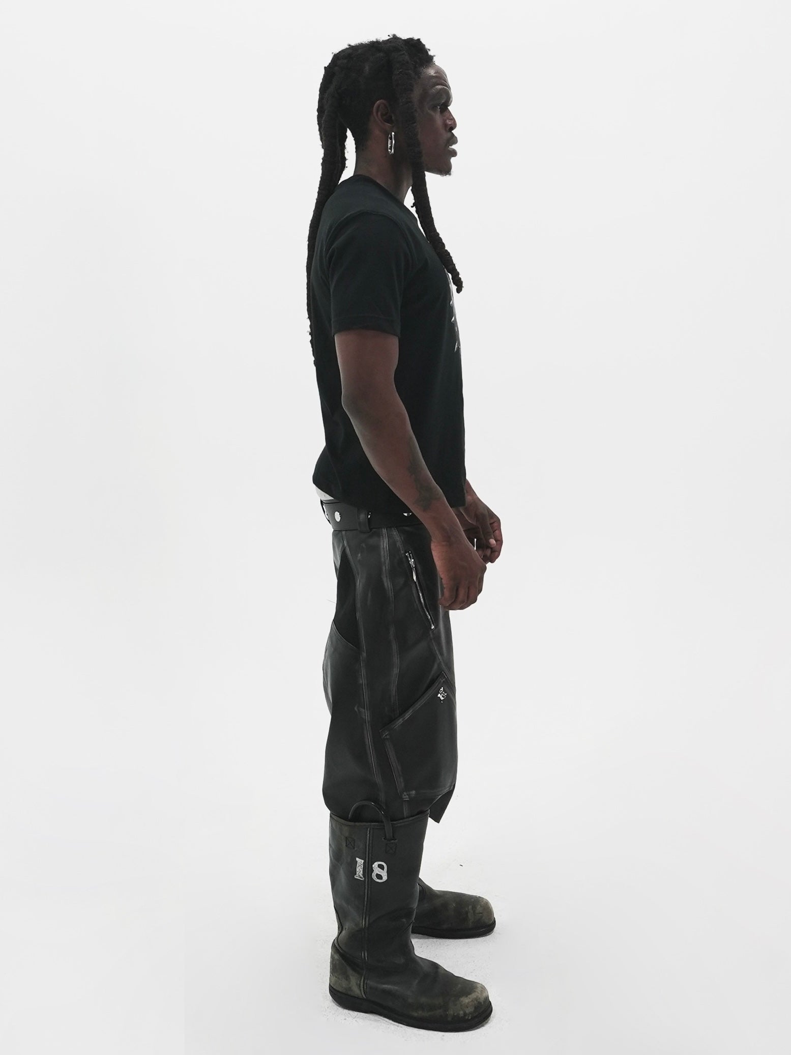 【E RIN AI E】STUD BOLD E SHORT SLEEVE T