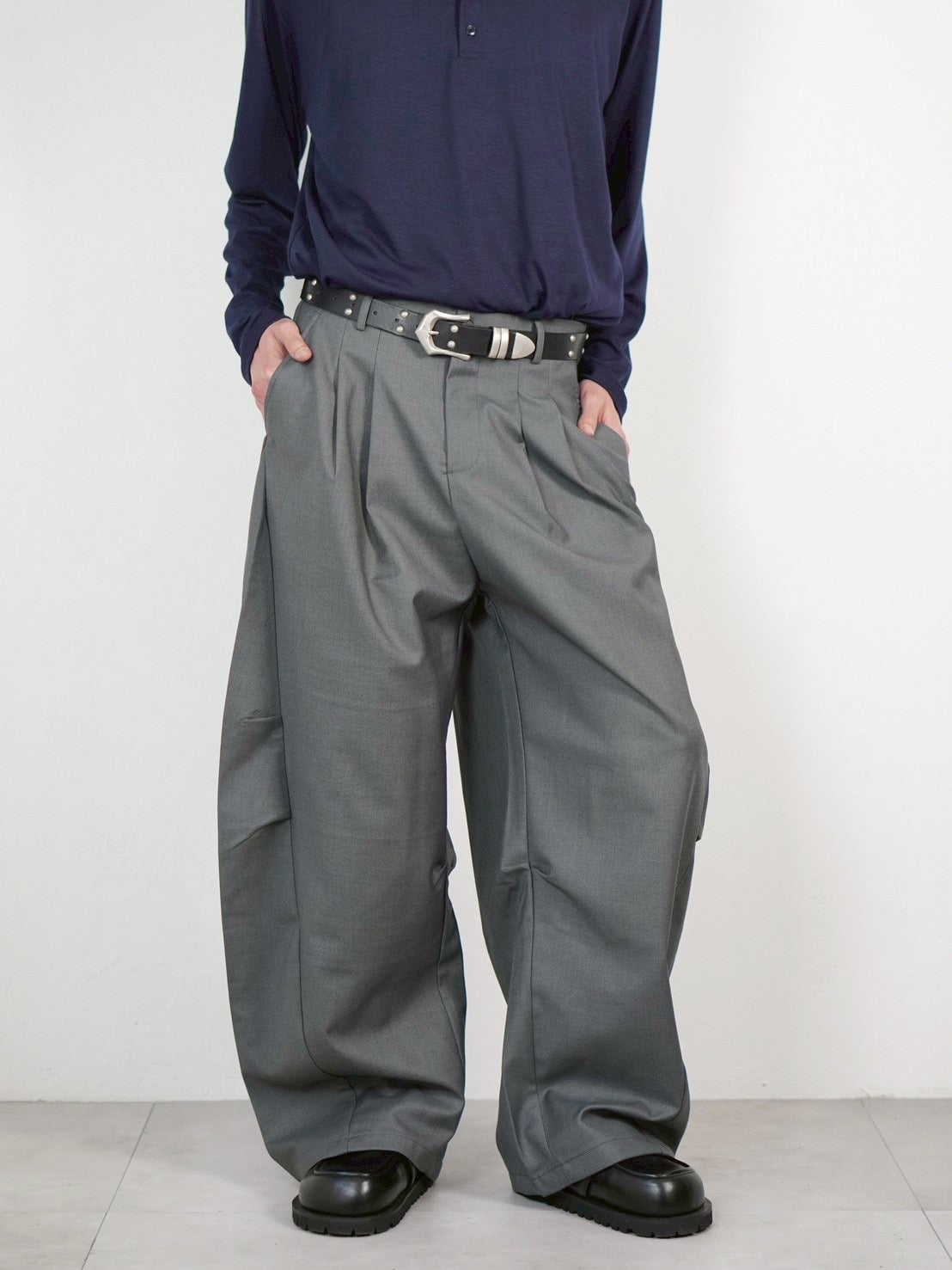 受注制【Chikashitsu +】2 tuck side design curve pants (3color