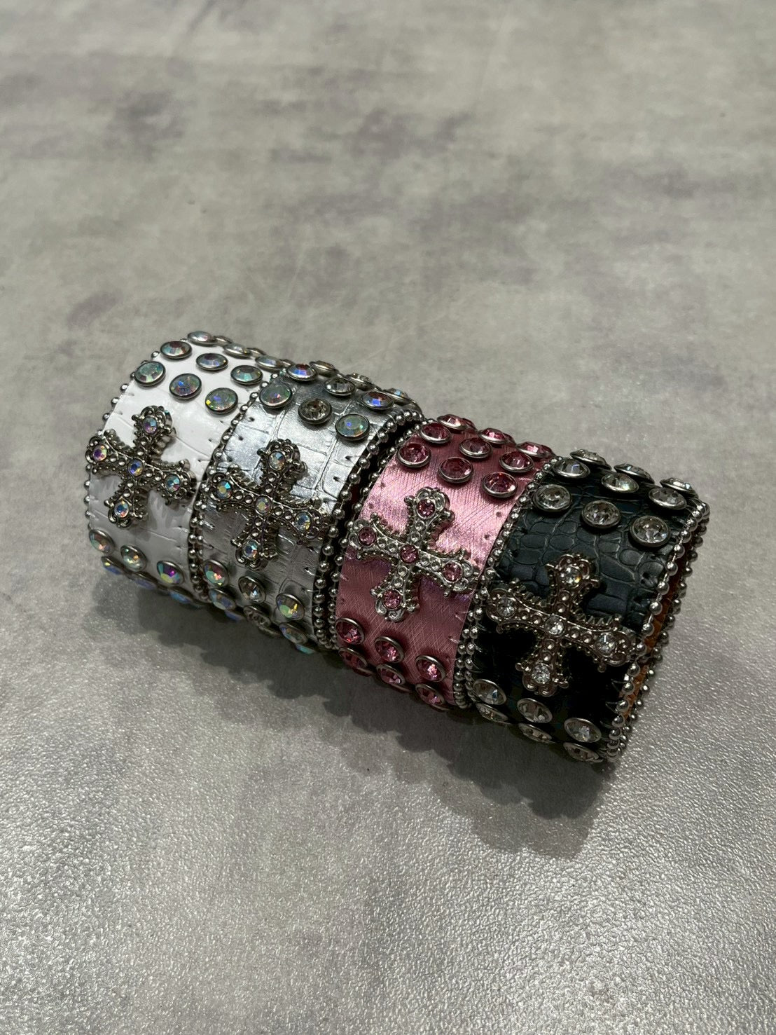 7/11 20:00発売 国際配送【BABY09】cross rhinestone bracelet (4color)