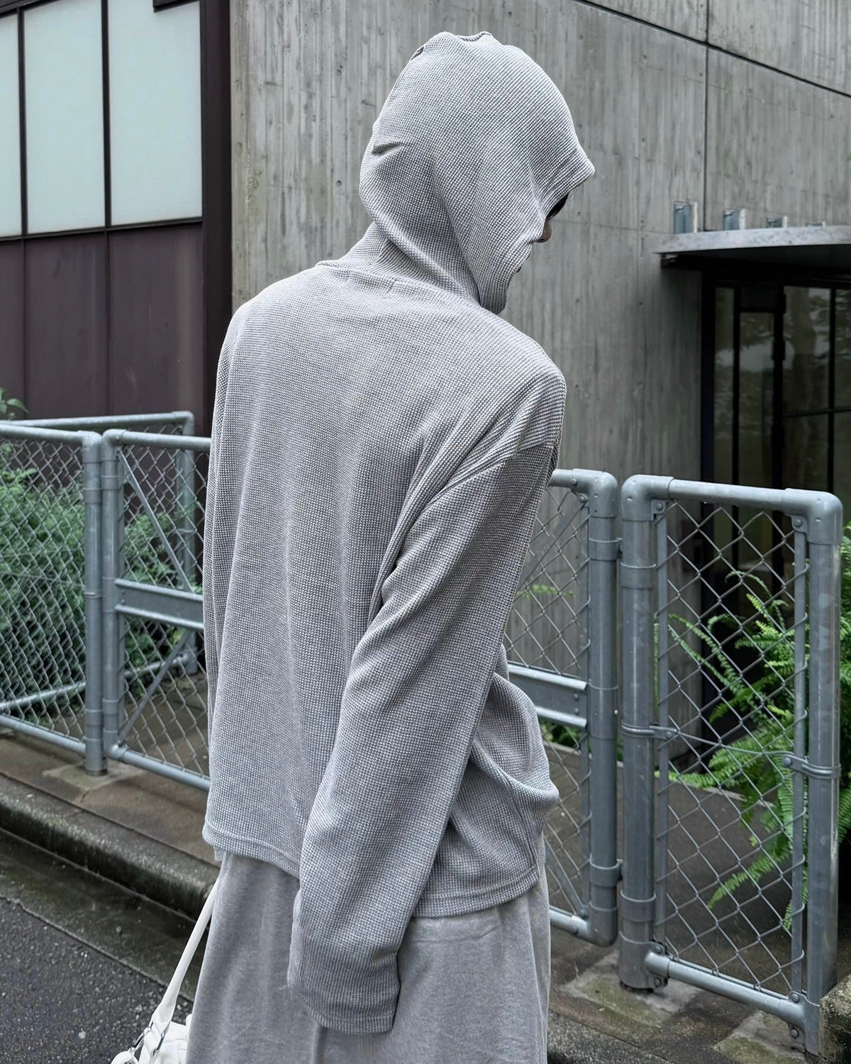 【nmtc+】Asymmetry button hood top (2color)