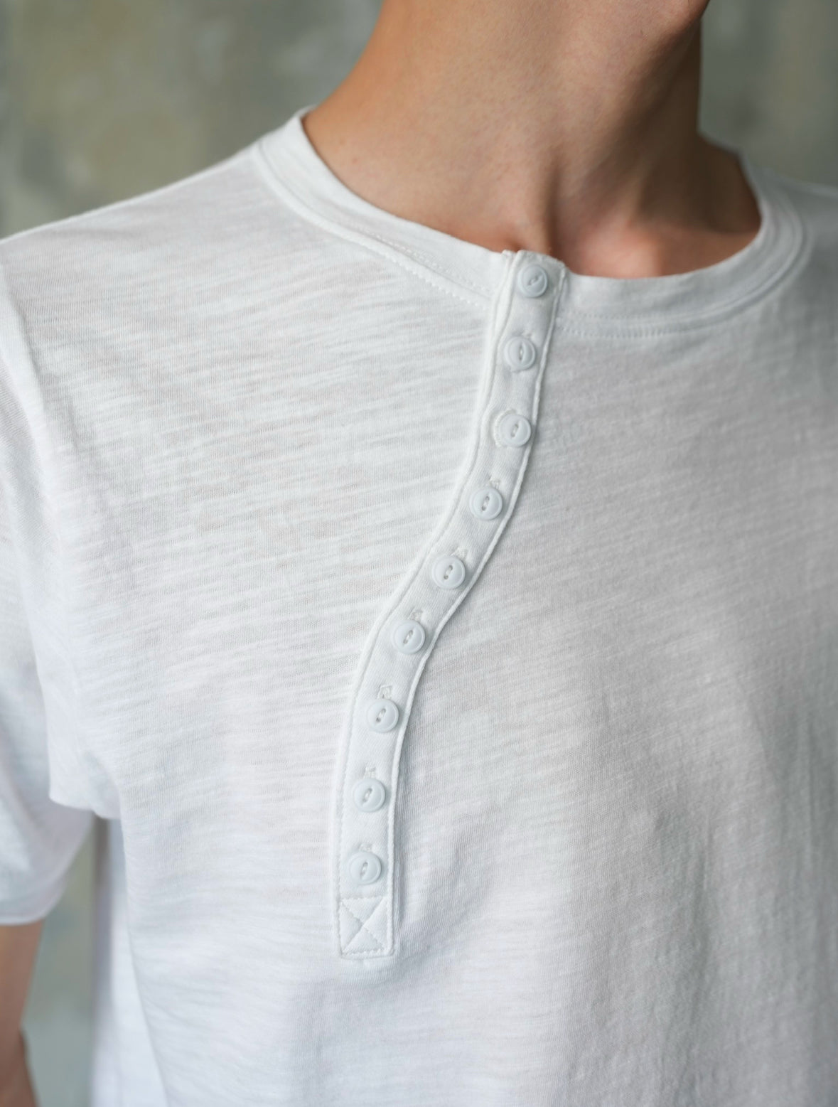 7月下旬発売予定【Lee fi Ne】Offset Henley Tee
