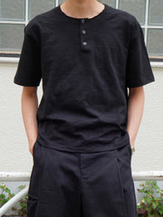 東京店WEB限定受注制【Chikashitsu +】cropped henley neck tee (3color)