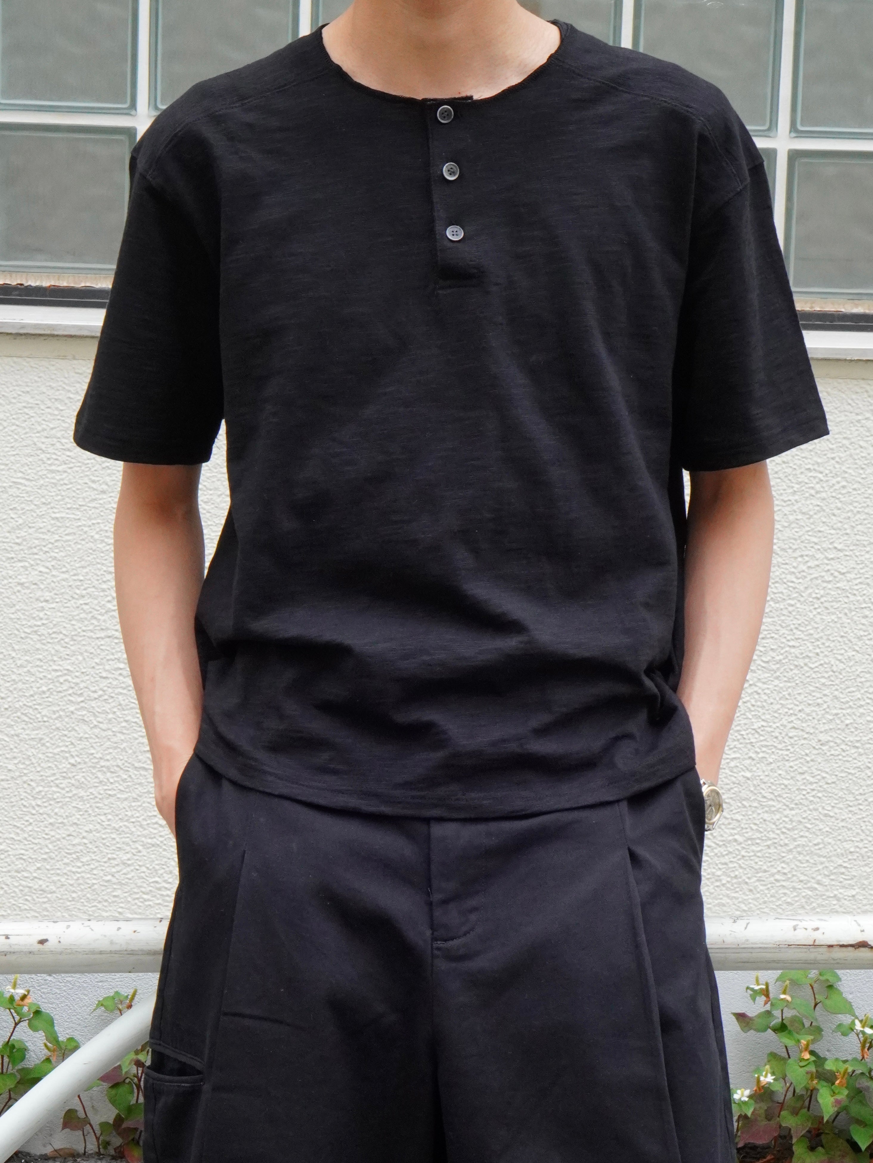 東京店WEB限定受注制【Chikashitsu +】cropped henley neck tee (3color)
