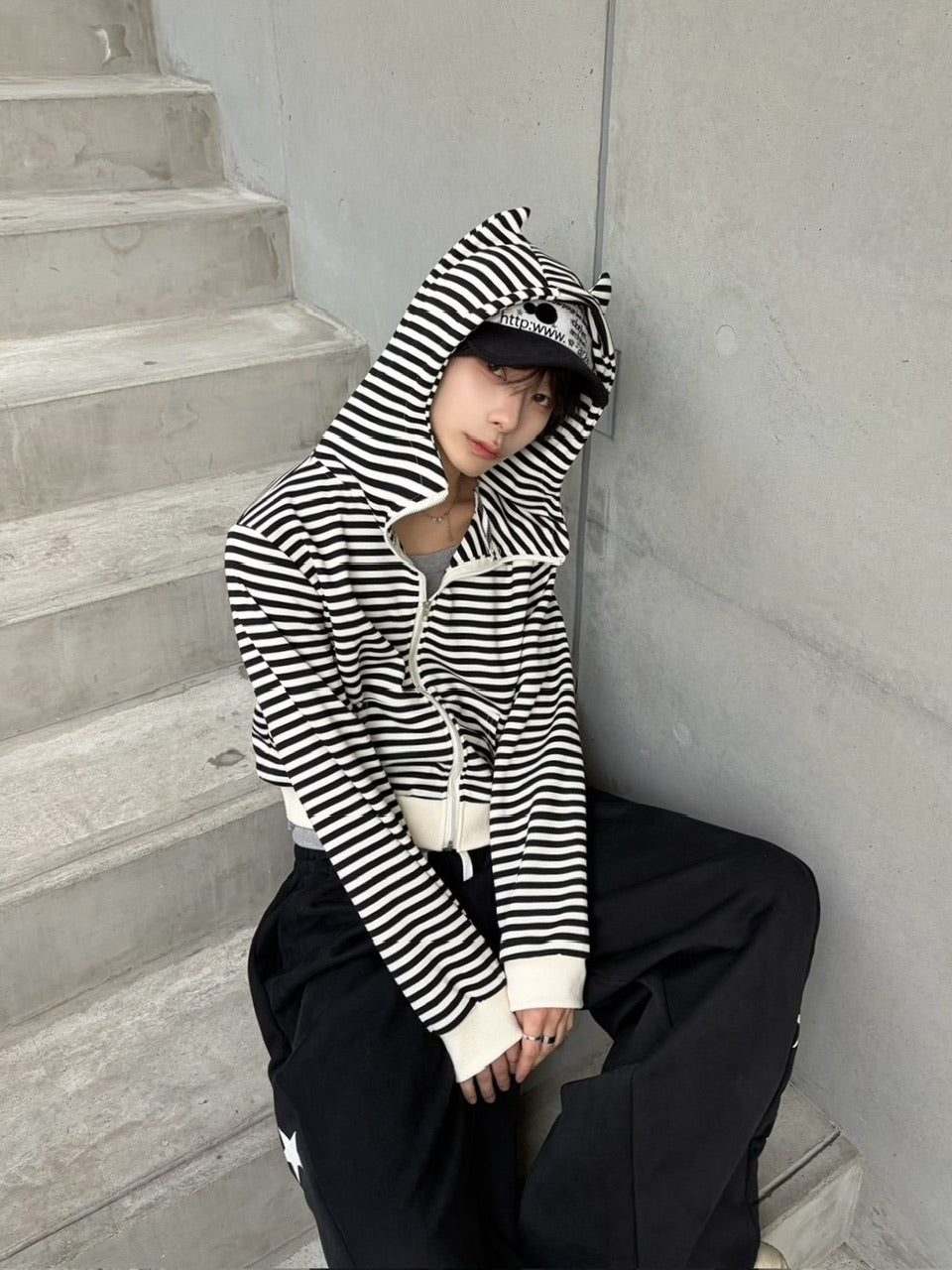 国際配送【LUV CODE】stripe cropped zip up hoodie