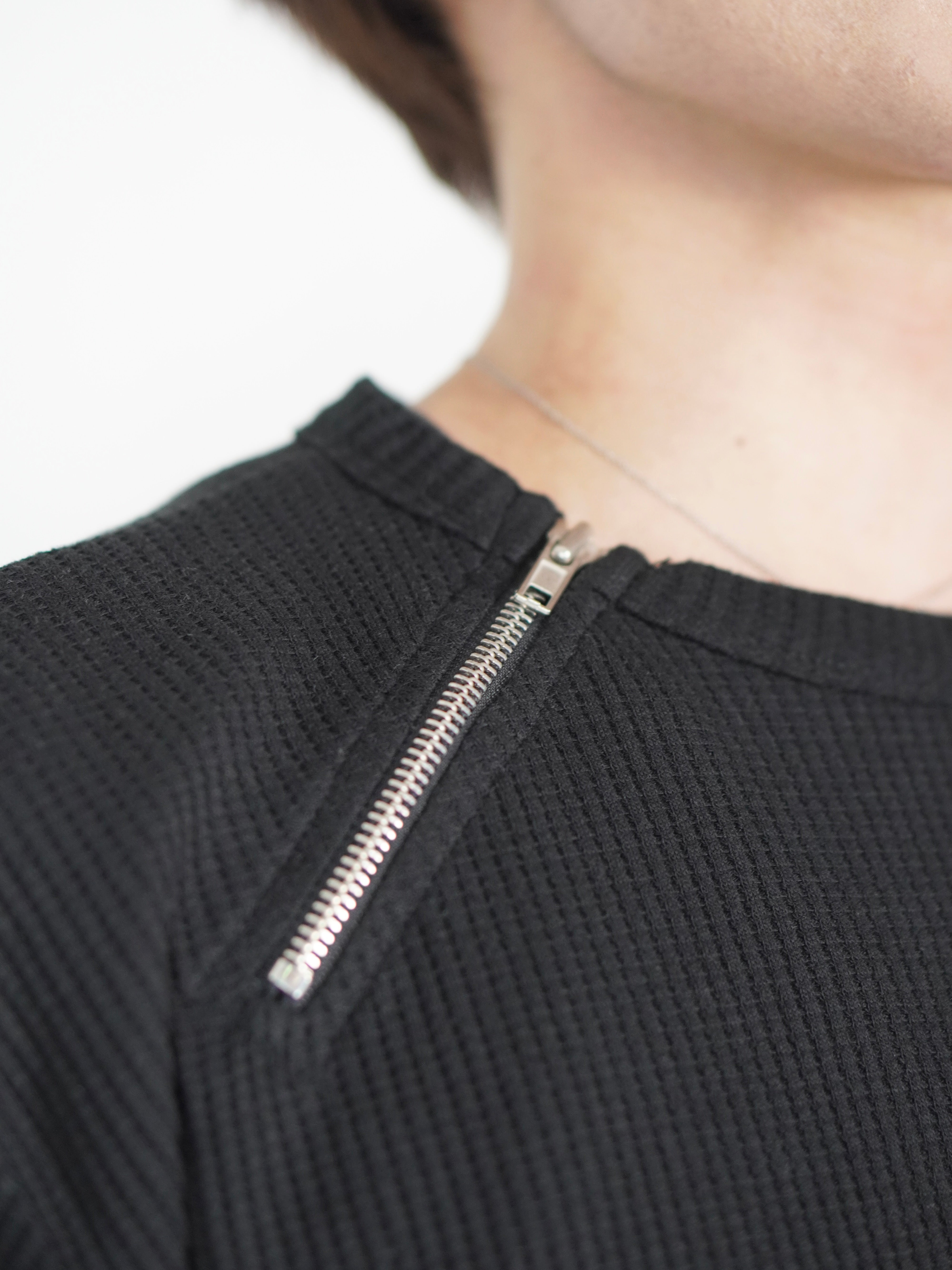 受注制【Chikashitsu +】metal zip waffle long sleeve (2color)