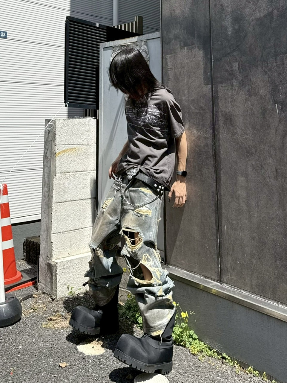国際配送【Never mind the XU】barbed wire destroyed T-shirts