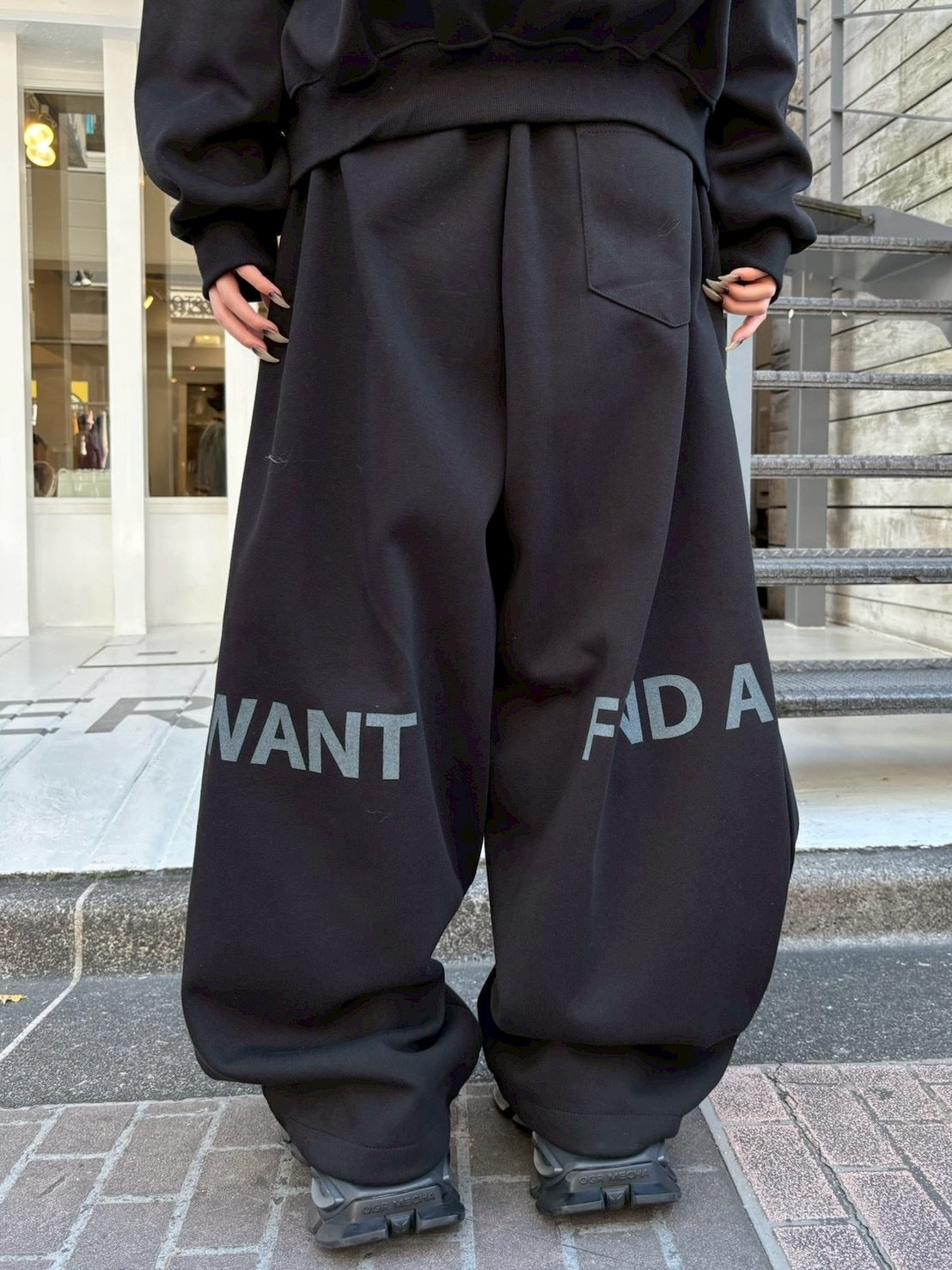 受注制【nmtc +】lettering wide sweat pants / 【エヌエムティーシープラス】レタリングスウェットパンツ (2color)