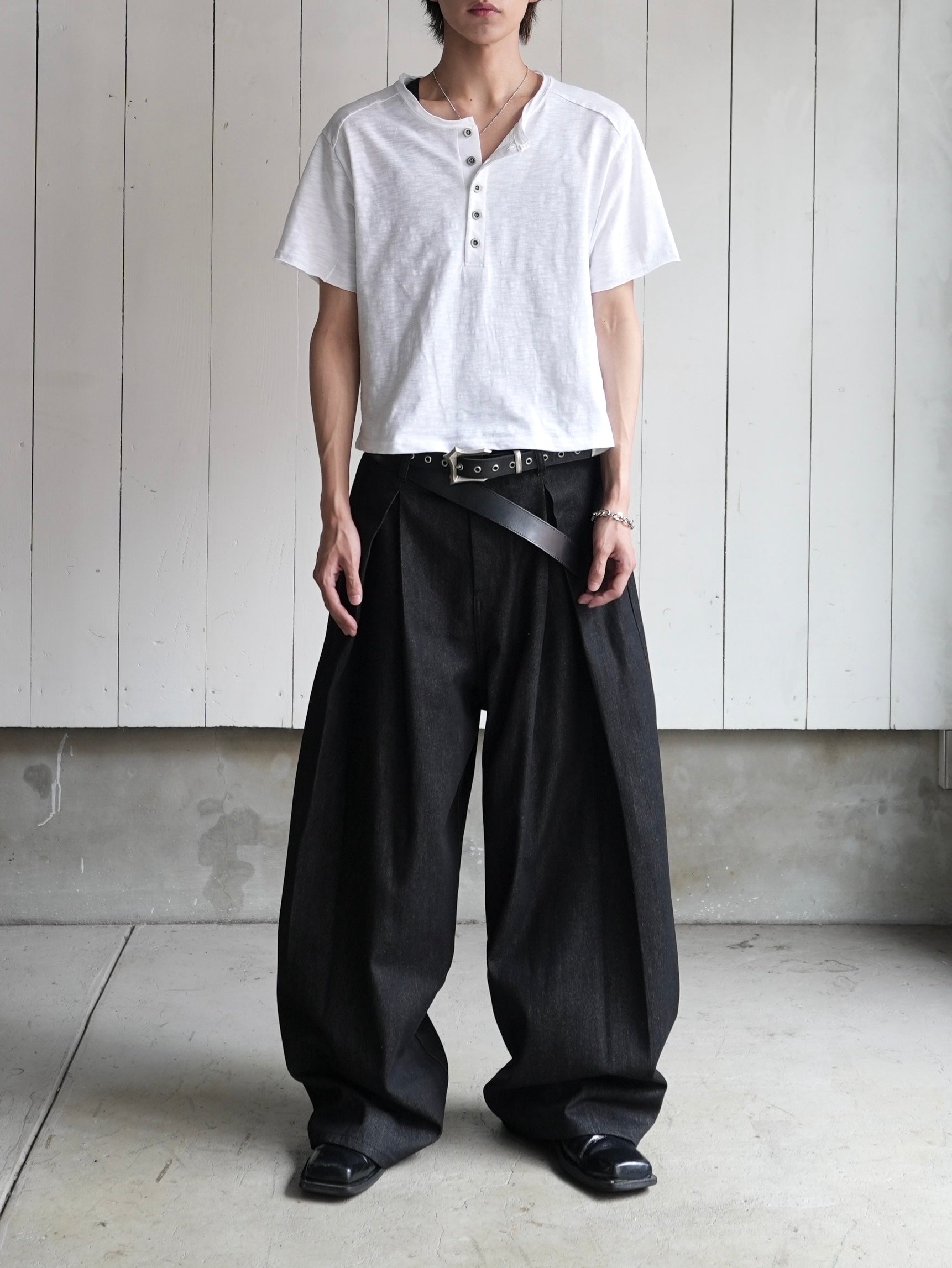 【CHIKASHITSU PLUS HIGH】Steel button short sleeve henley tee (2color)