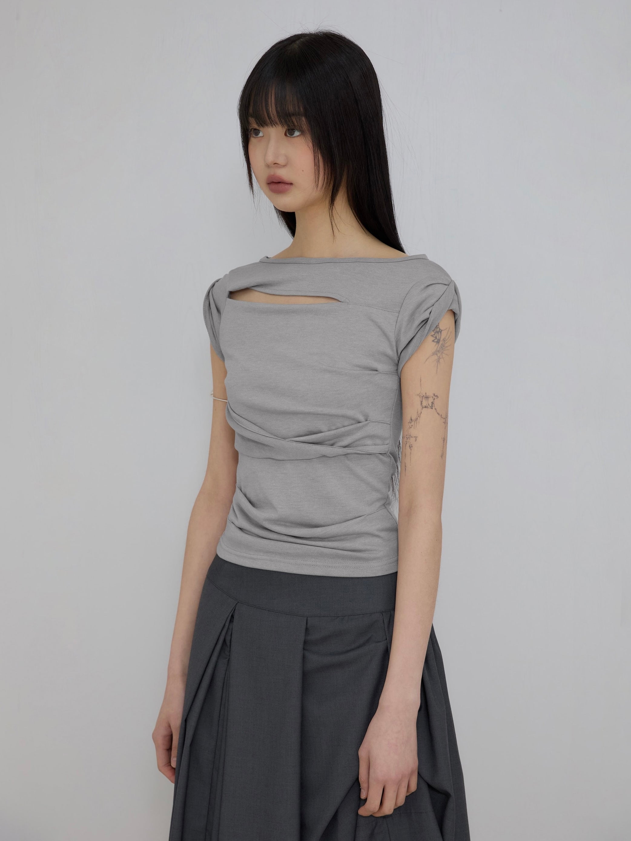 6/22 21:00発売【FLAREUP】Asymmetrical Draped Roll-Up T-Shirt