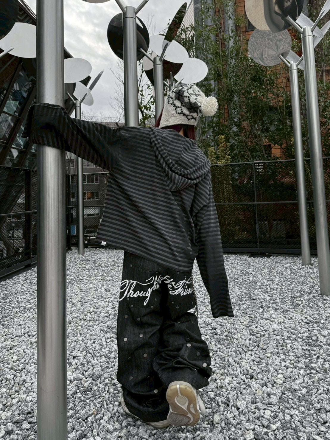 受注制【Never mind the XU】spray cross zip up hoodie (3color)