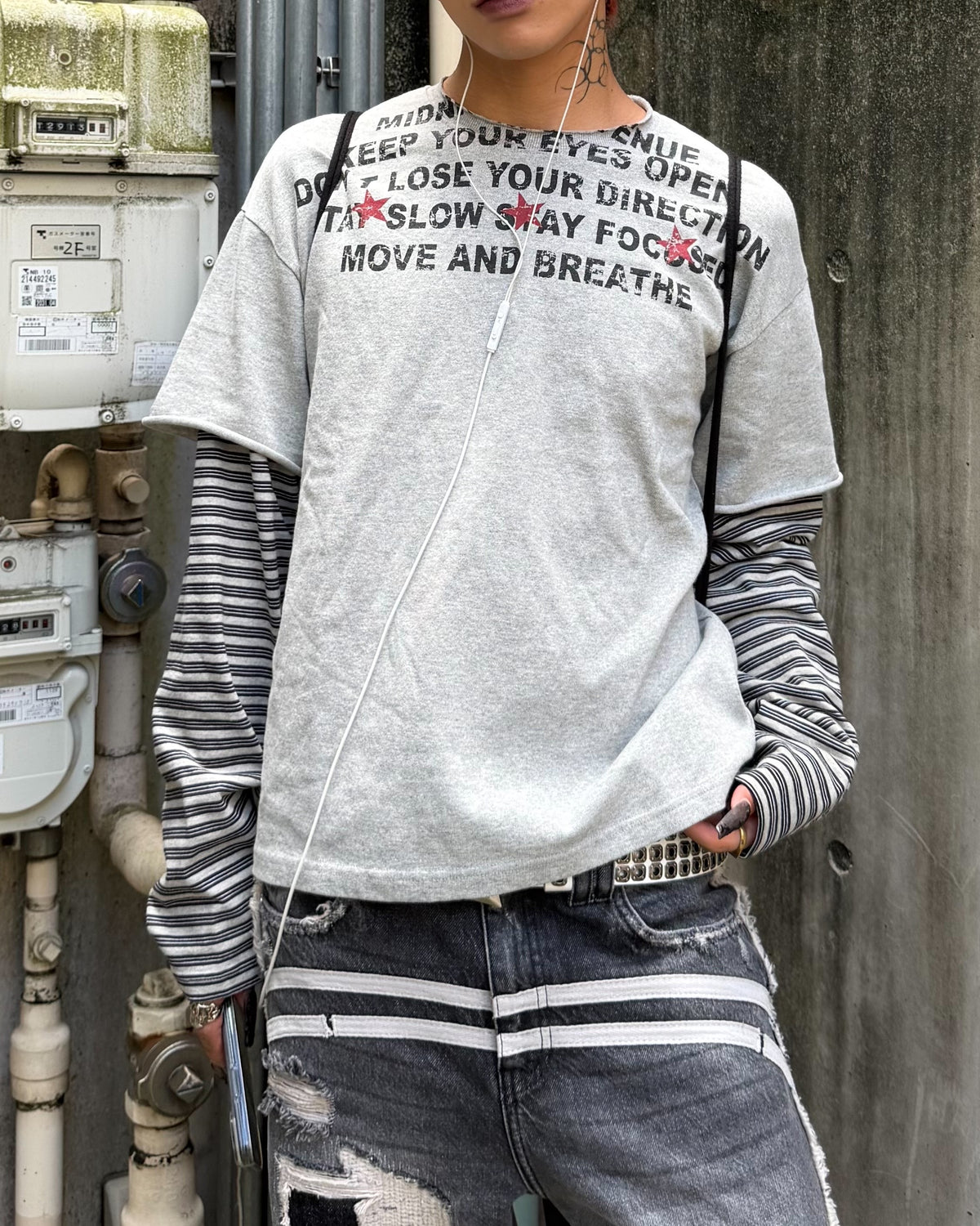 受注制【Never mind the XU】LAYERED STRIPE SLEEVE GRAPHIC TEE (2color)