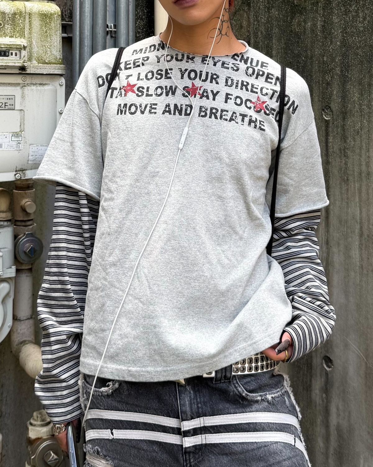 受注制【Never mind the XU】LAYERED STRIPE SLEEVE GRAPHIC TEE (2color)
