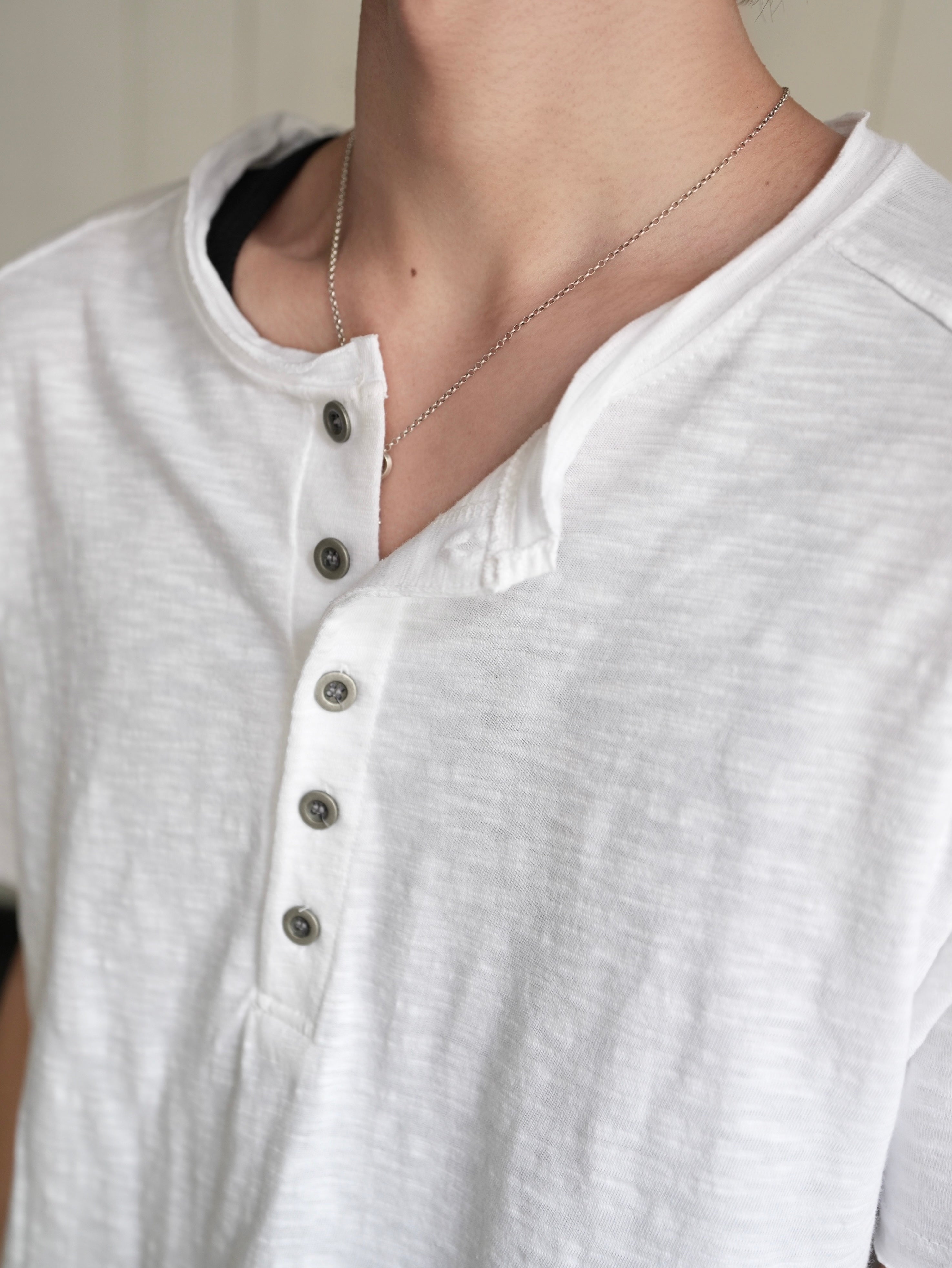 【CHIKASHITSU PLUS HIGH】Steel button short sleeve henley tee (2color)