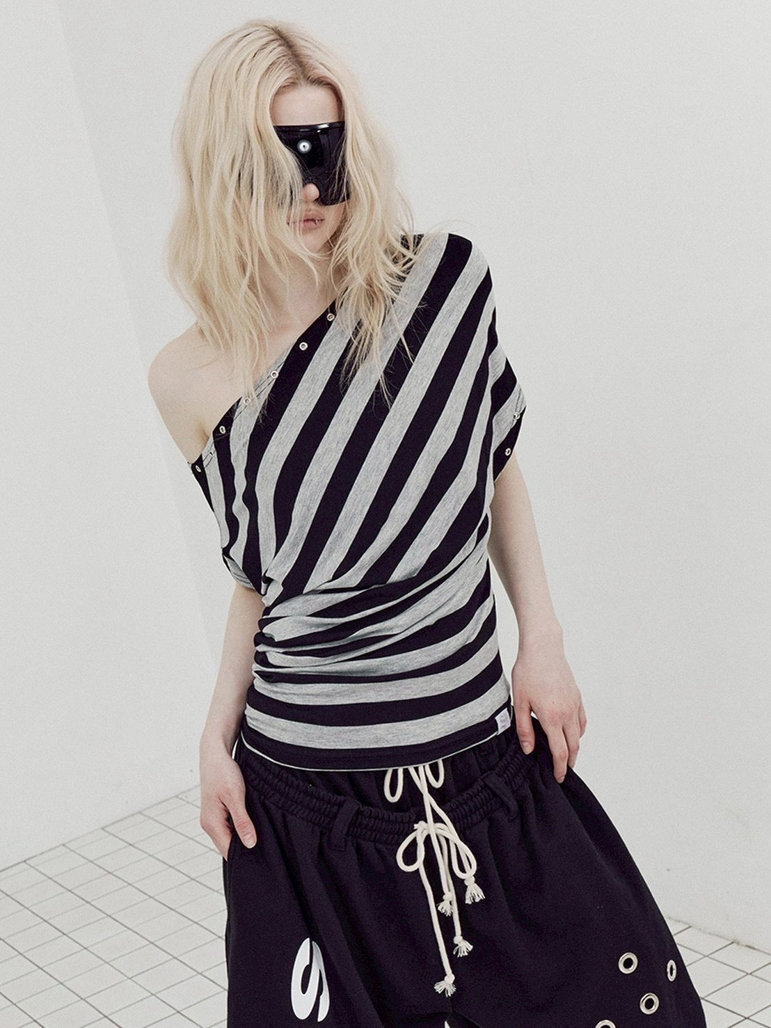 【SETUP-EXE】STRIPE EYELET DRAPE TOP