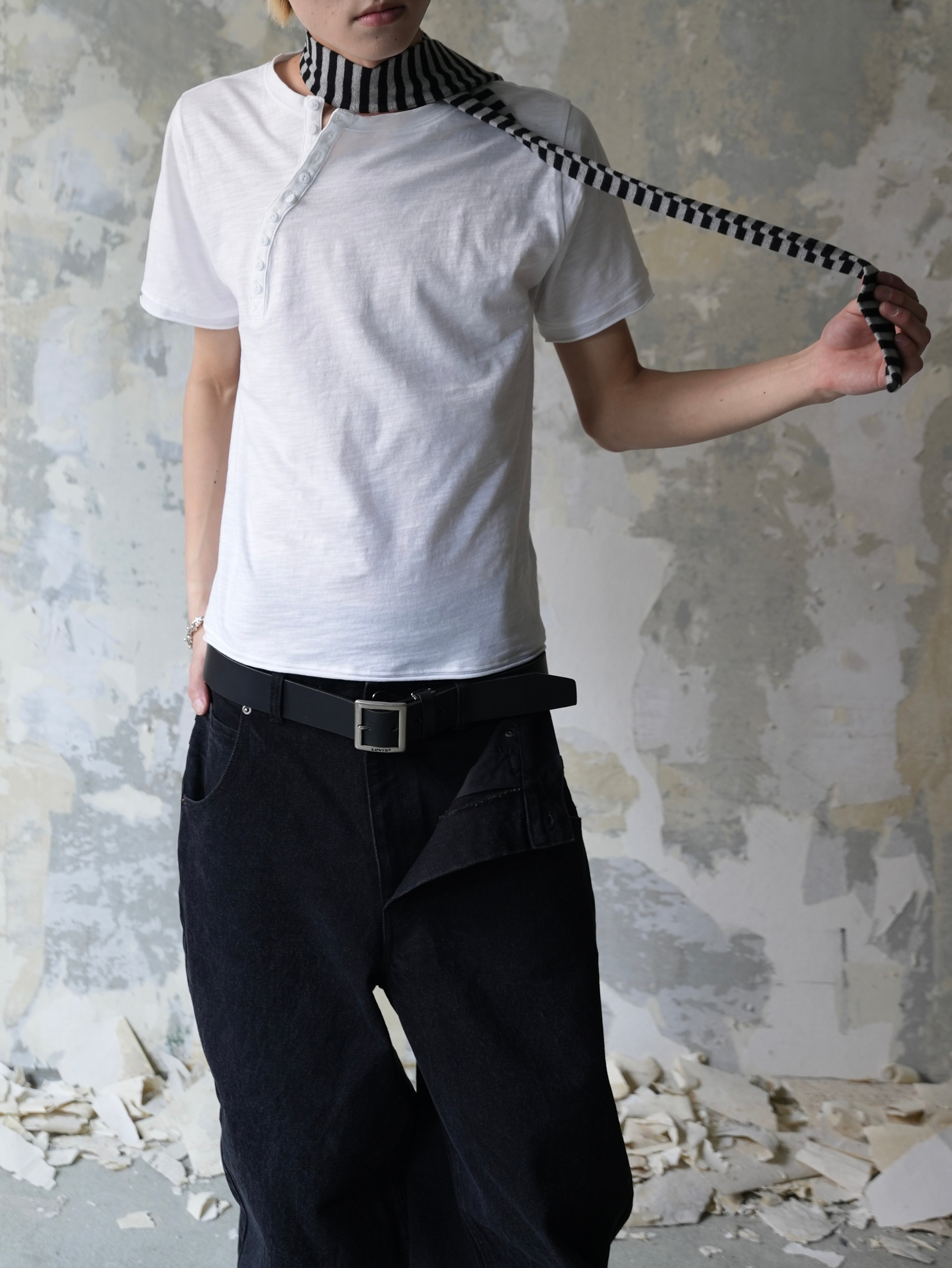 【Lee fi Ne】Offset Henley Tee Lee fi Ne】Offset Henley Tee – PRESSING WEB SHOP