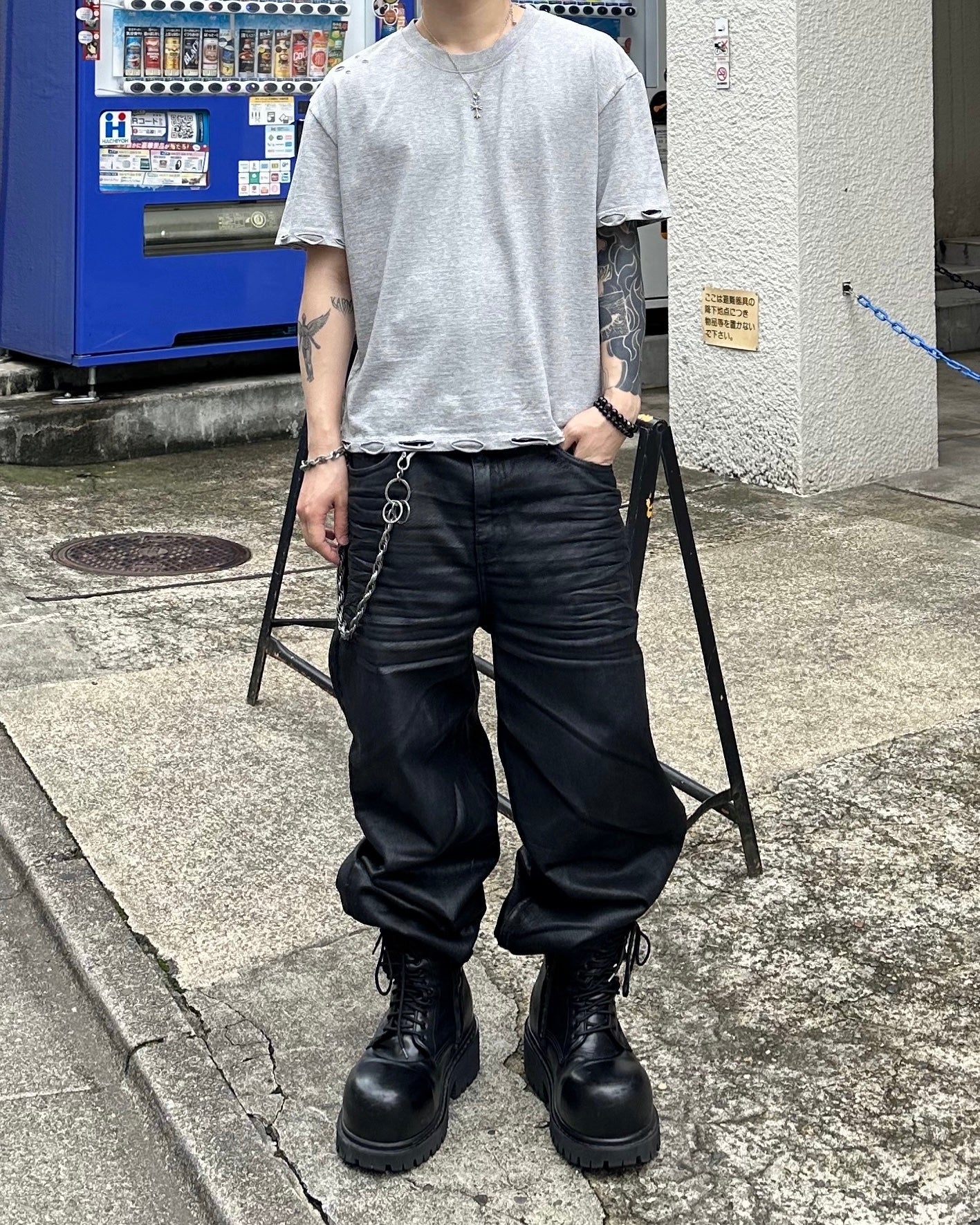 大阪店WEB限定受注制【Chikashitsu +】grunge damage crop t-shirt (3color)