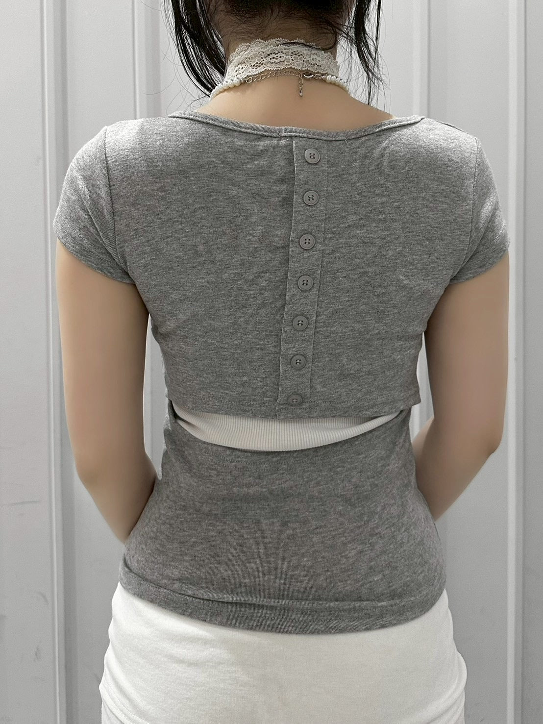 渋谷109店WEB限定受注制【nmtc+】Back Button Slit U-Neck Tee (5color)