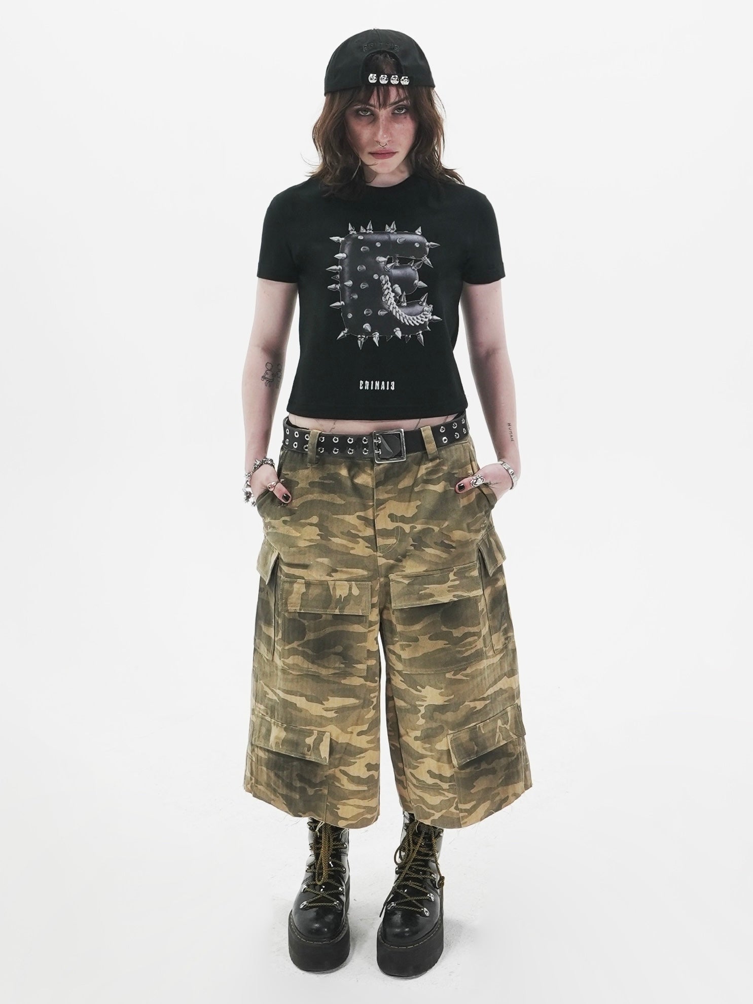 【E RIN AI E】STUD BOLD E CROP SHORT SLEEVE T