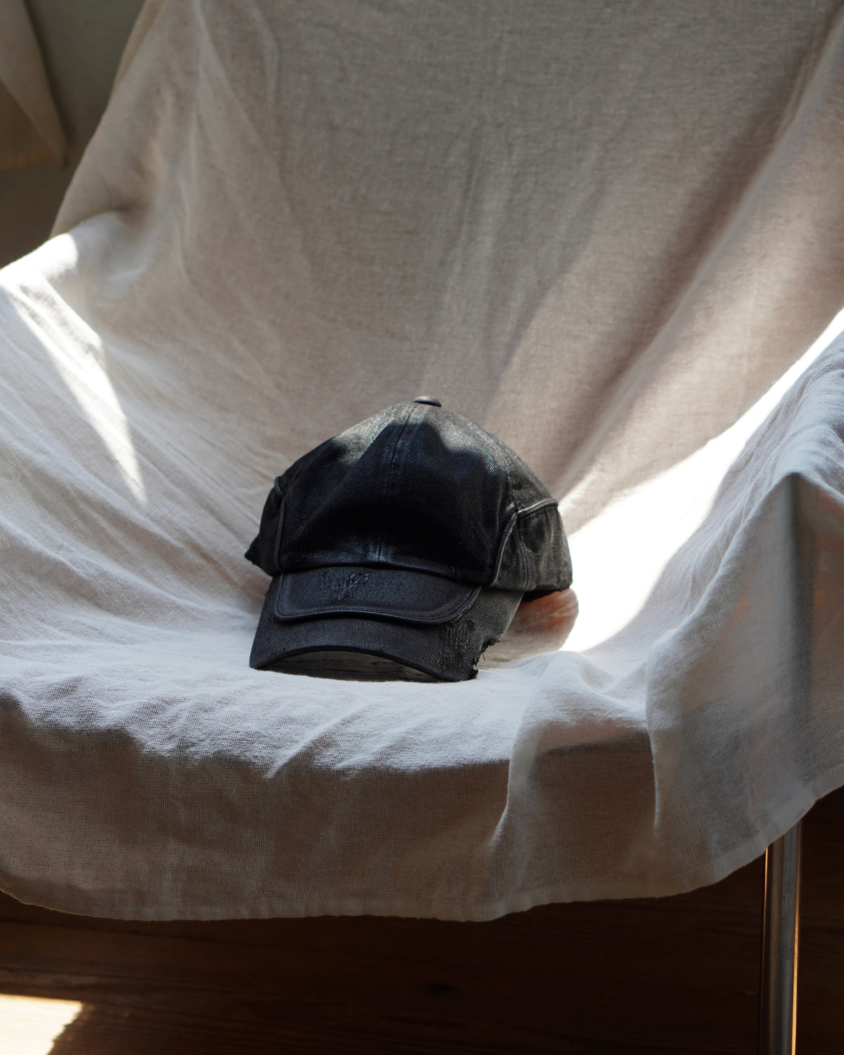 【CHIKASHITSU PLUS HIGH】Arch washed denim cap (coating)