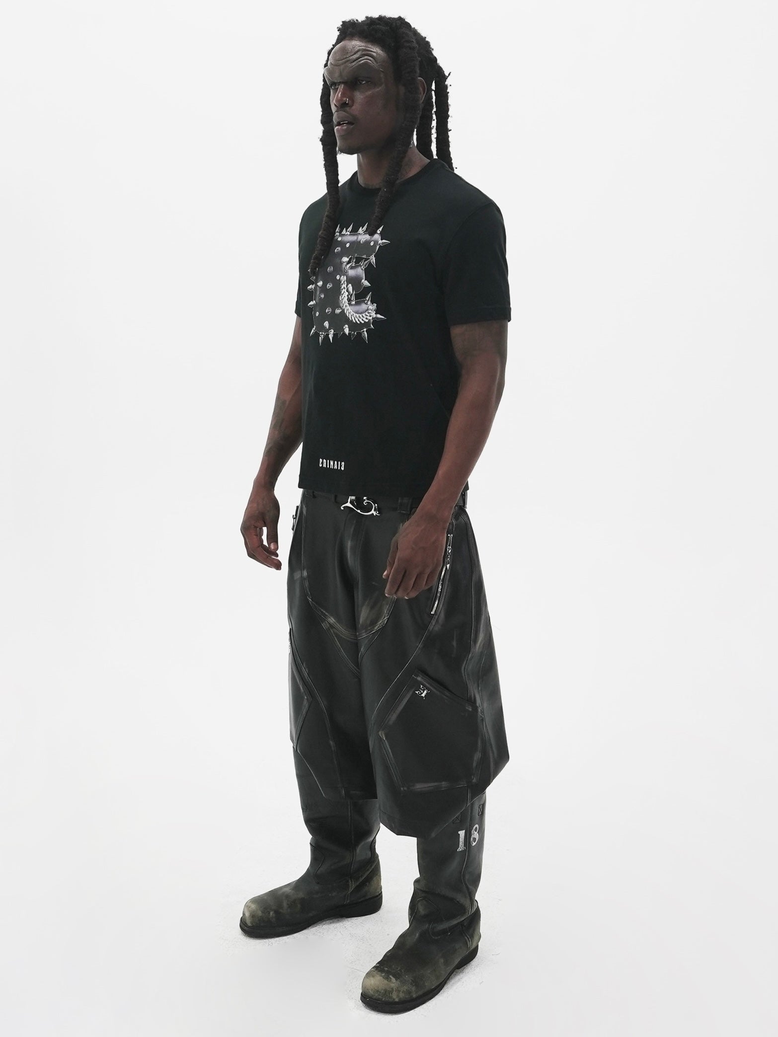【E RIN AI E】STUD BOLD E SHORT SLEEVE T