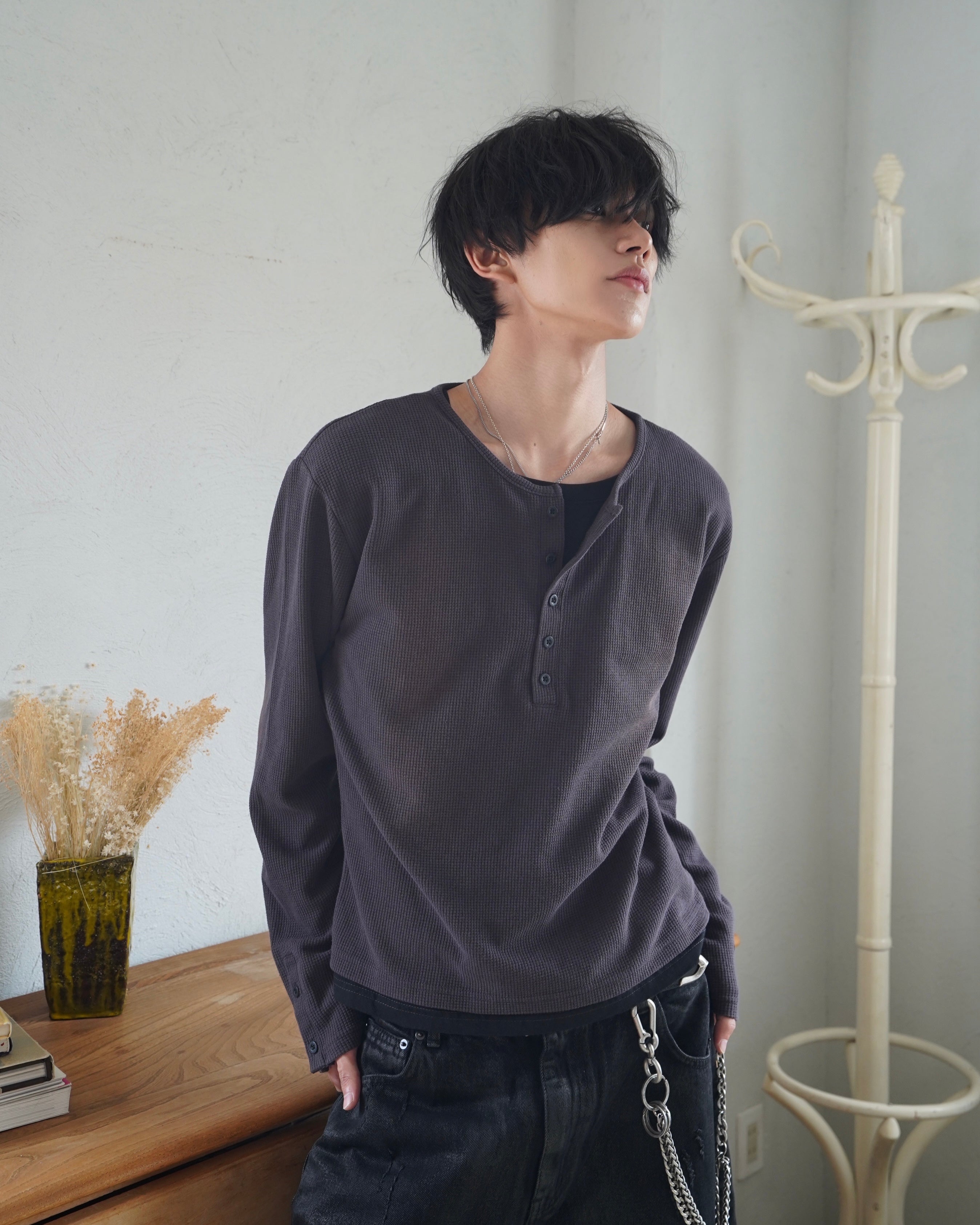 【CHIKASHITSU PLUS HIGH】Rust waffle layered henley neck tee(2color)